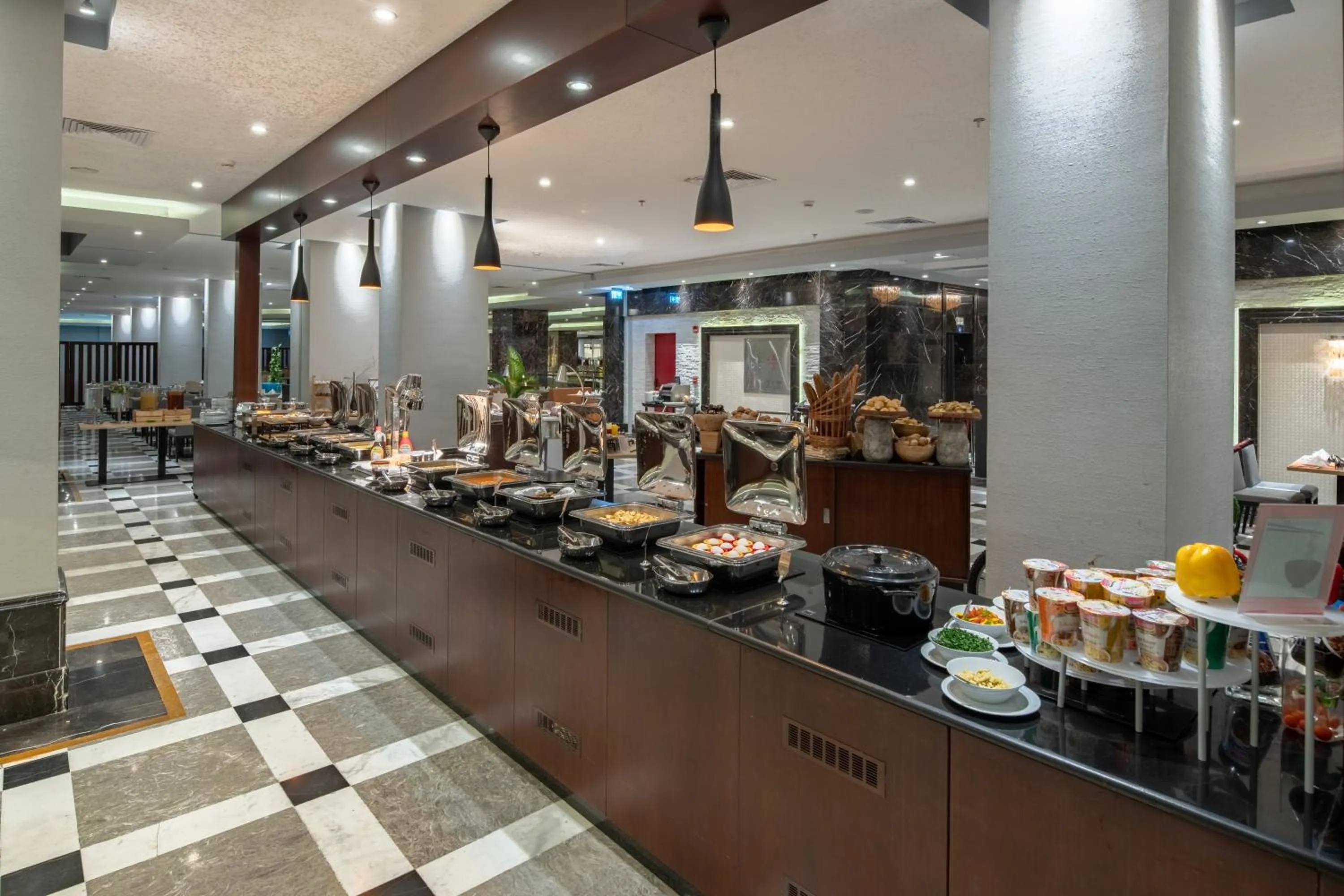 Restaurant/places to eat in Park Inn by Radisson Makkah Al Naseem