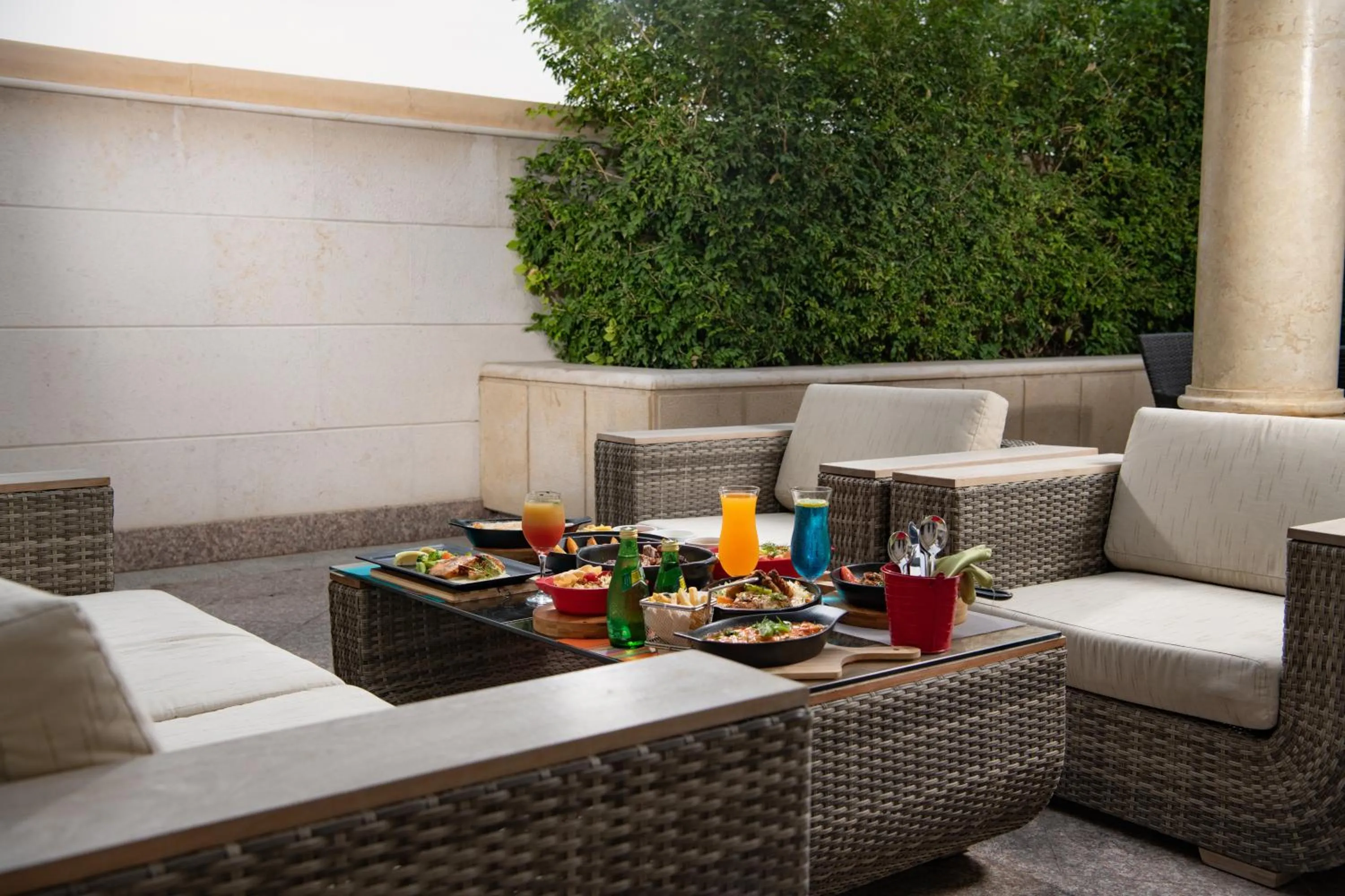 Food and drinks in Park Inn by Radisson Makkah Al Naseem