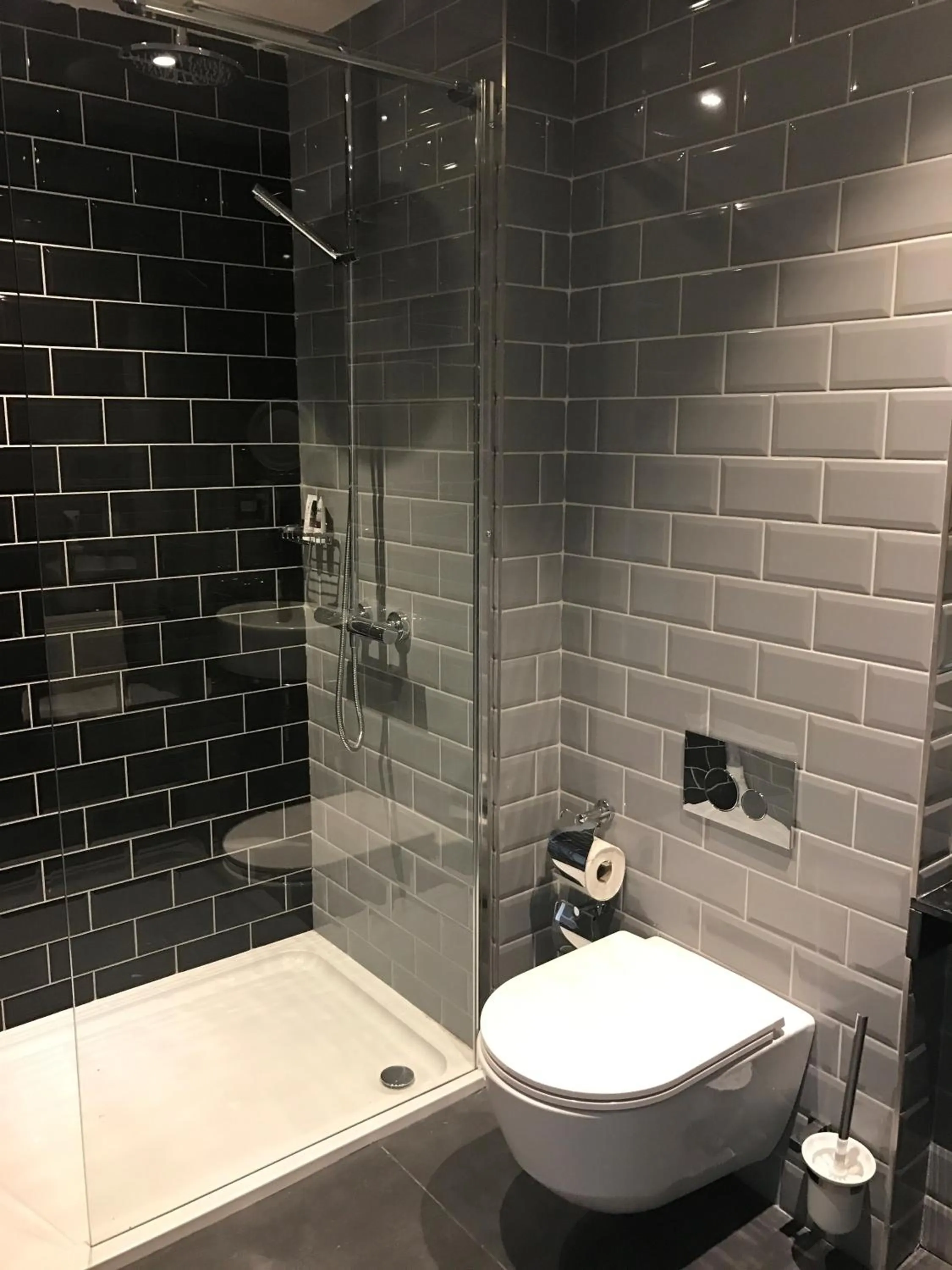 Shower in Hunton Park Hotel