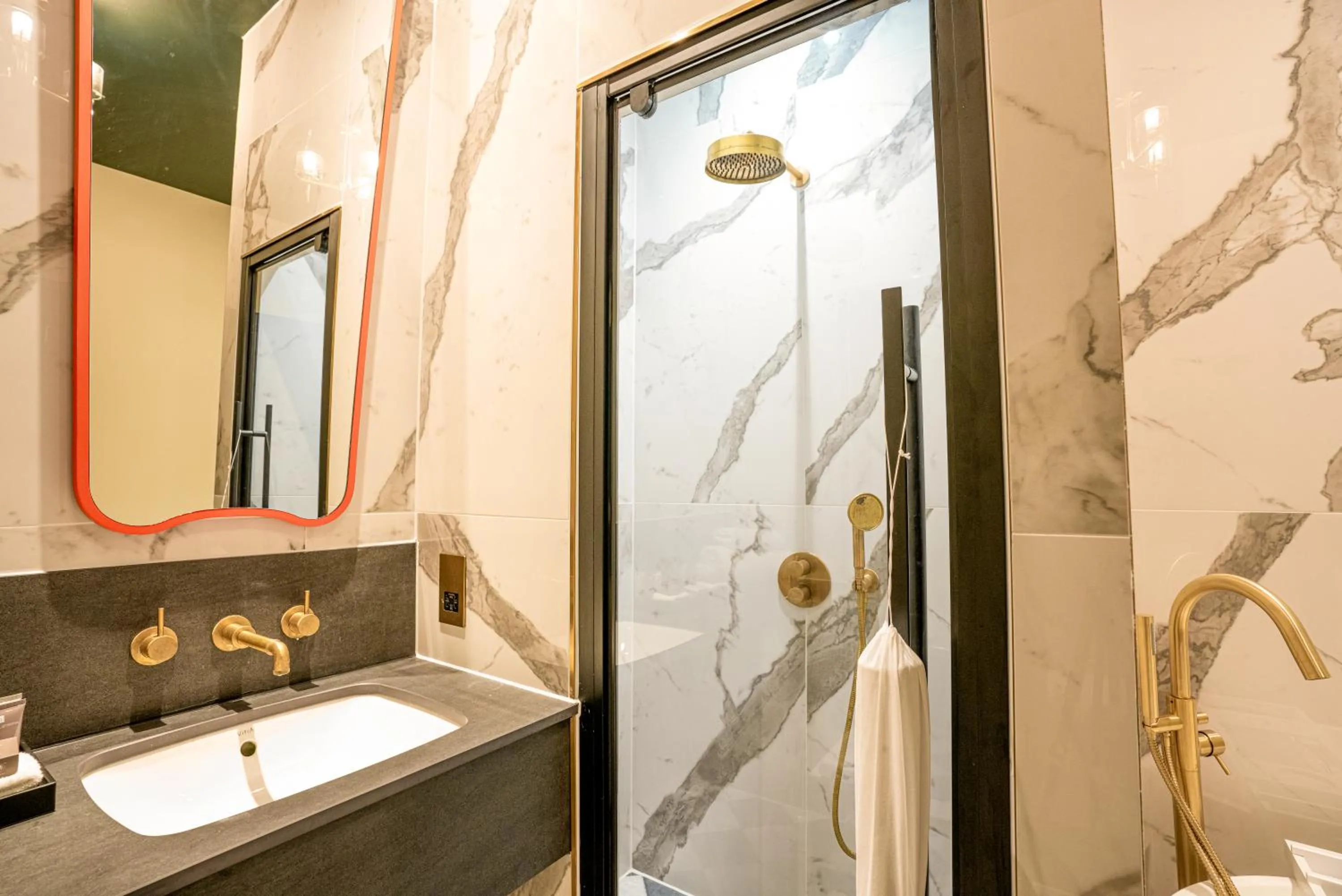 Shower in Hunton Park Hotel