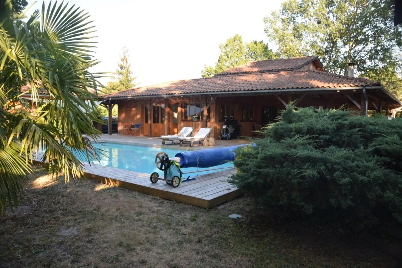Pool view in La Maison du Las