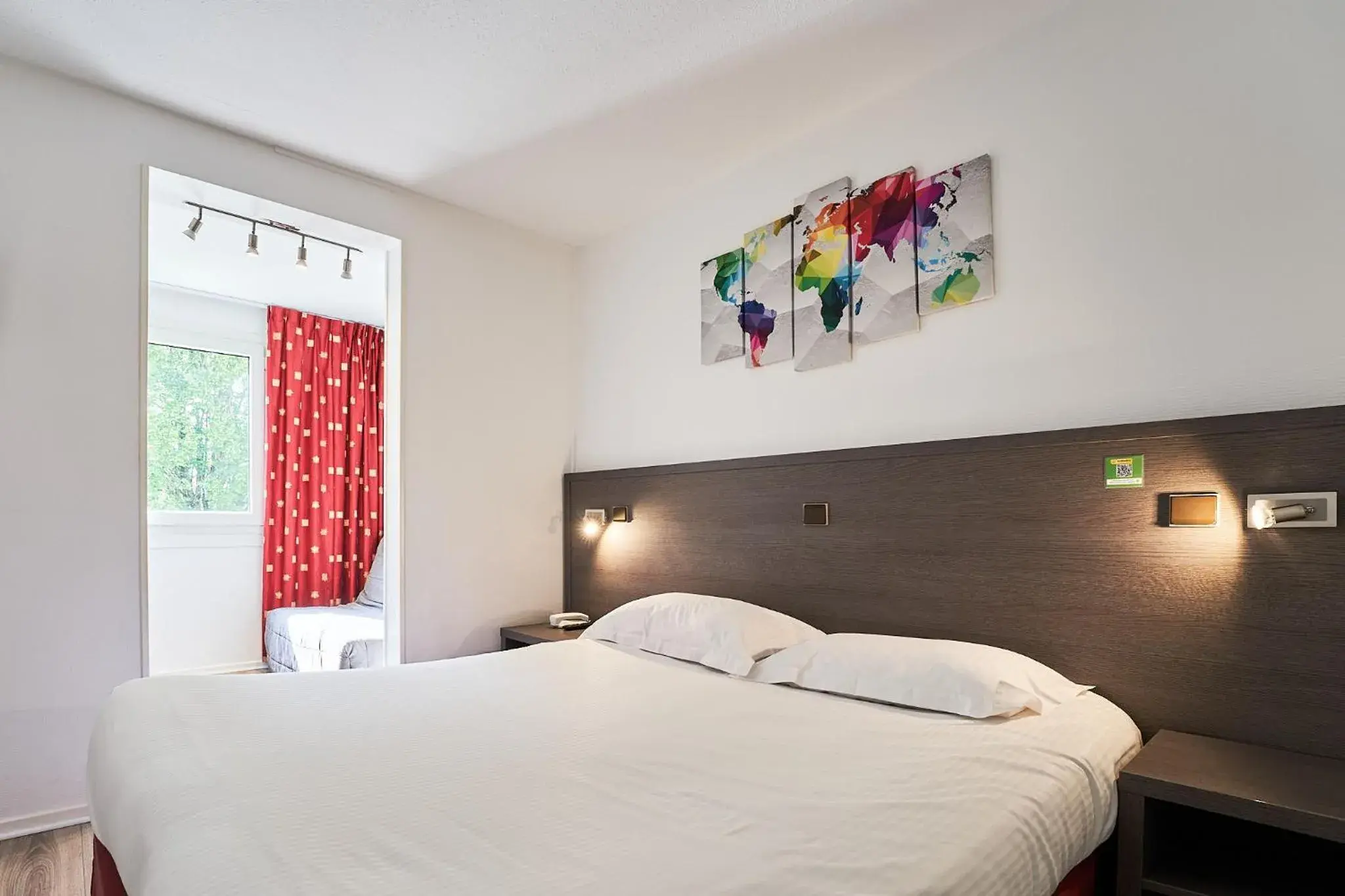 Quadruple Room with 1 Double Bed and 1 sofa bed in Authentic by balladins Dijon / Marsannay-la-Côte Quadruple Room with 1 Double Bed and 1 sofa bed in Authentic by balladins Dijon / Marsannay-la-Côte