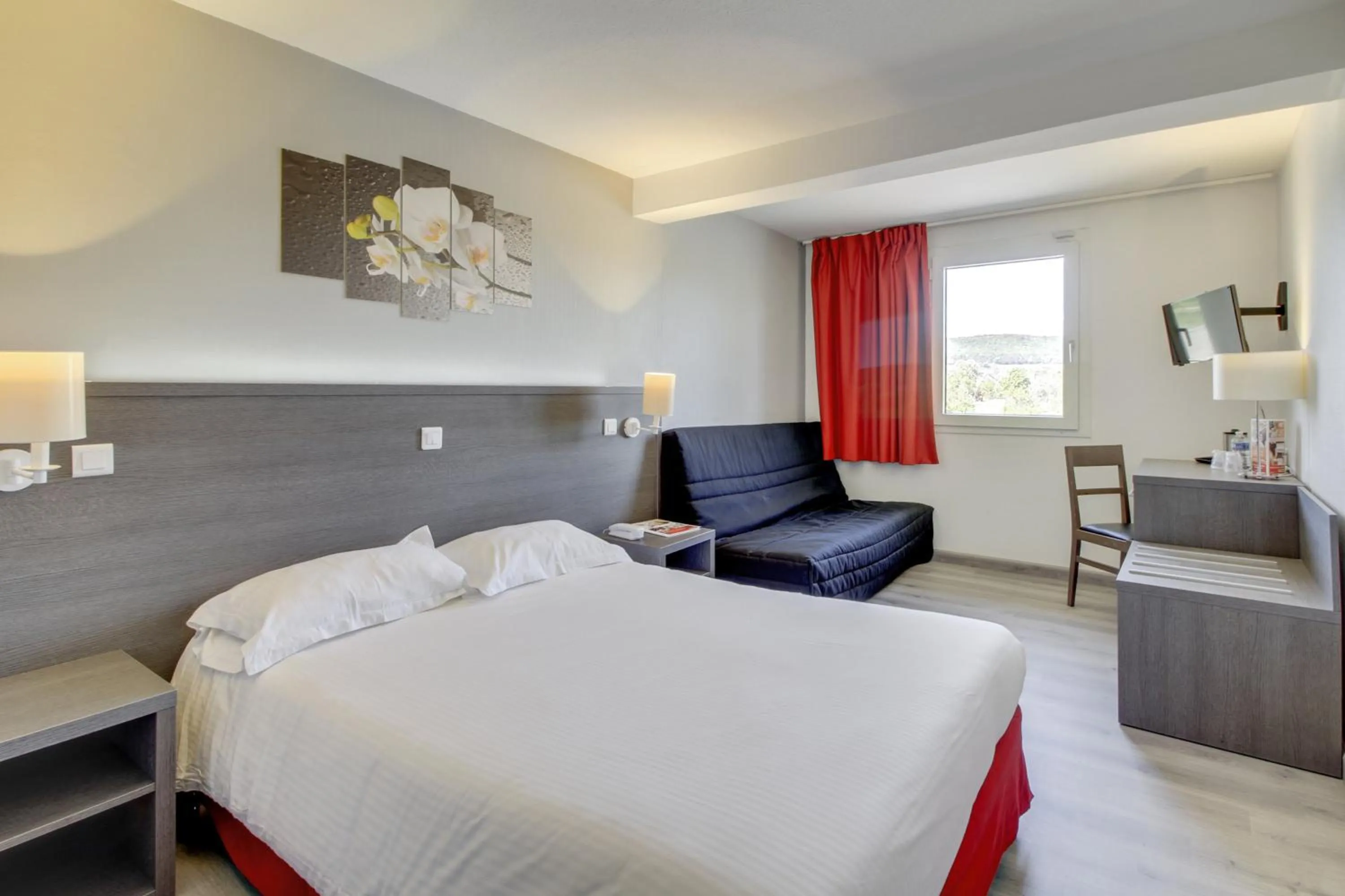 Photo of the whole room, Bed in Authentic by balladins Dijon / Marsannay-la-Côte