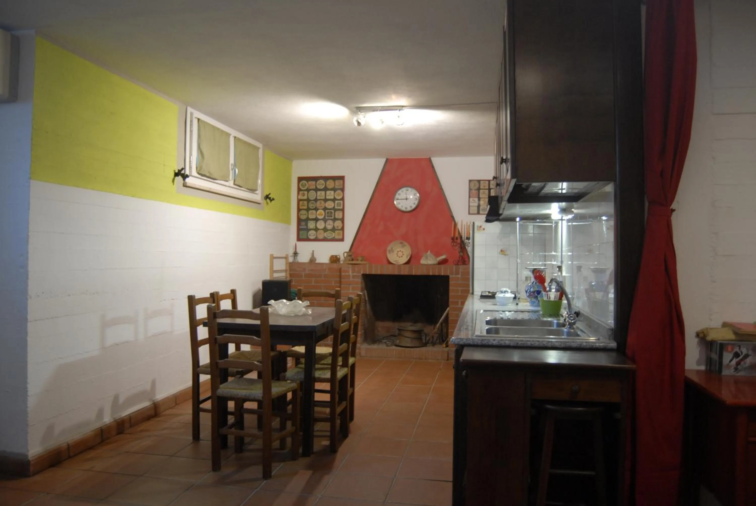 Communal kitchen in B&B Filomena