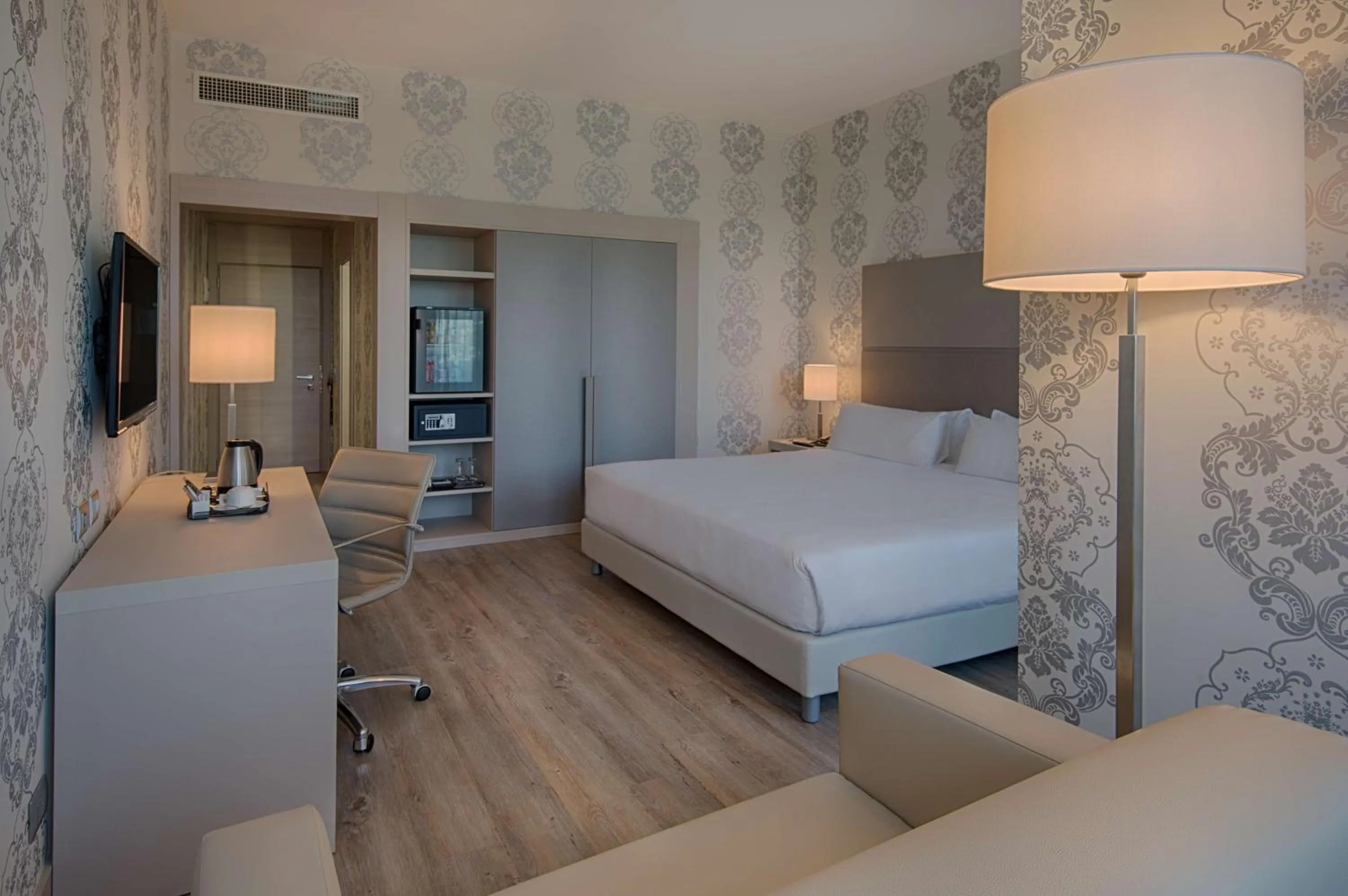 Superior Double or Twin Room XL with Extra bed in NH Firenze
