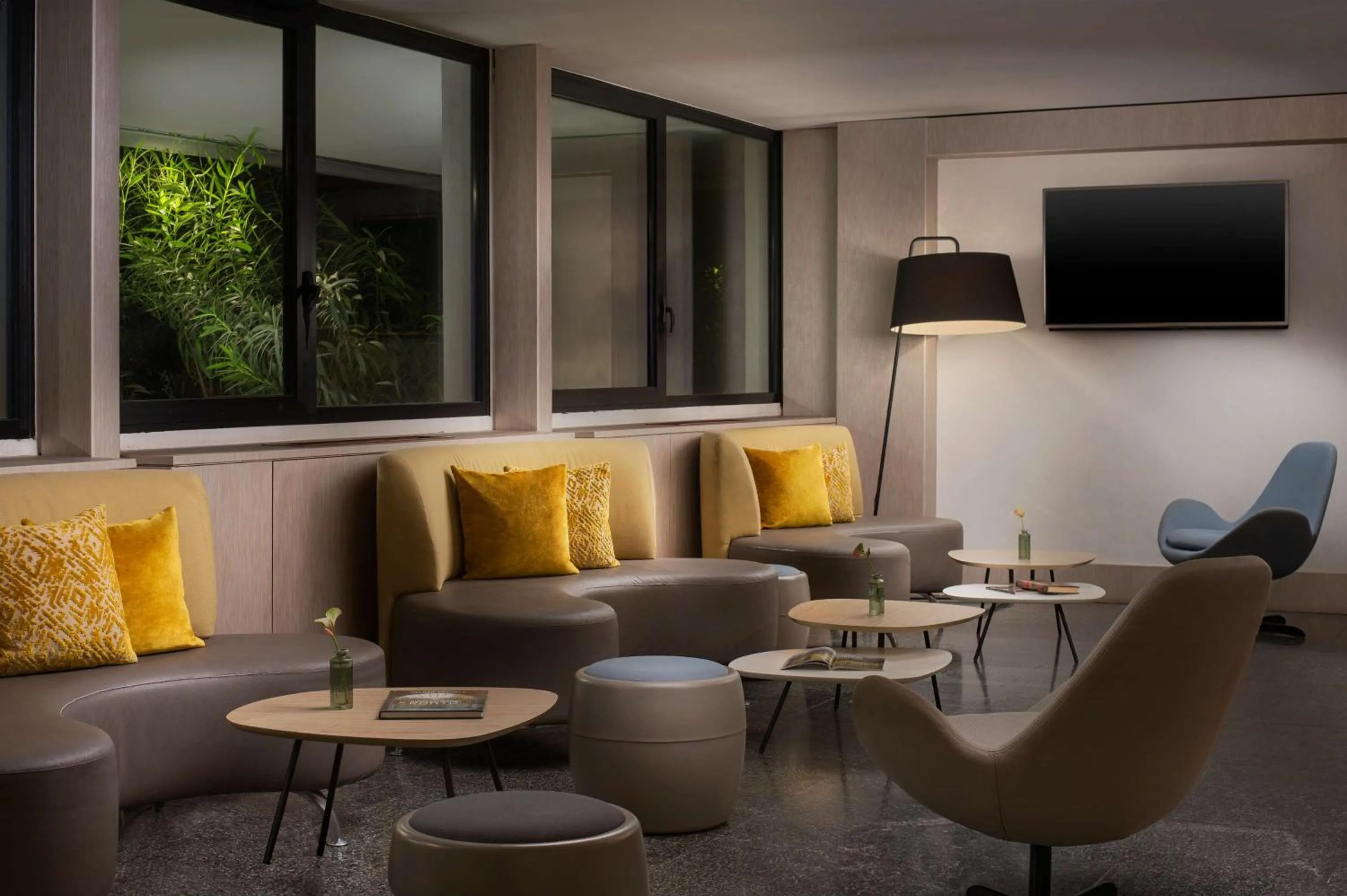 Lobby or reception in NH Firenze