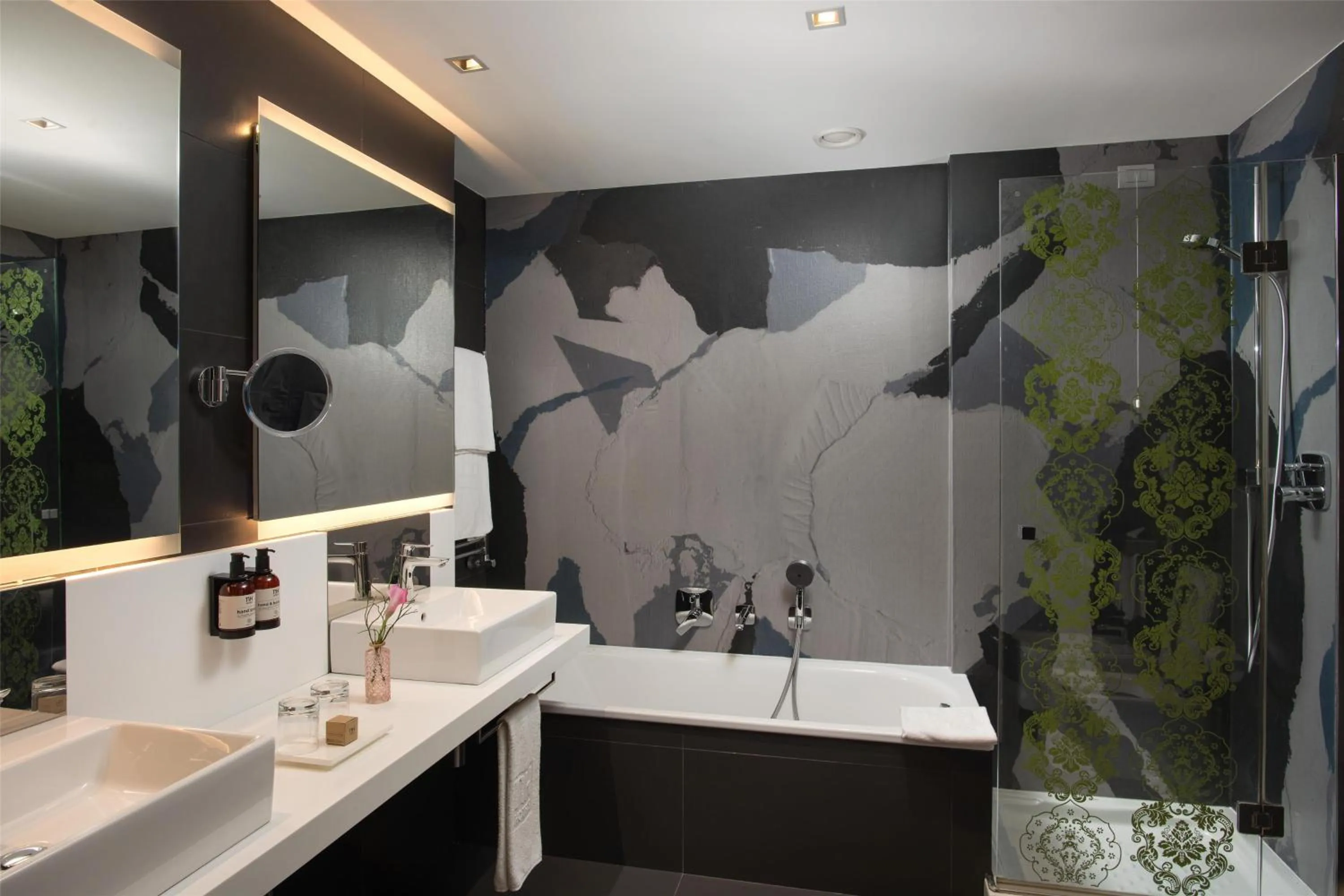 Bathroom in NH Firenze