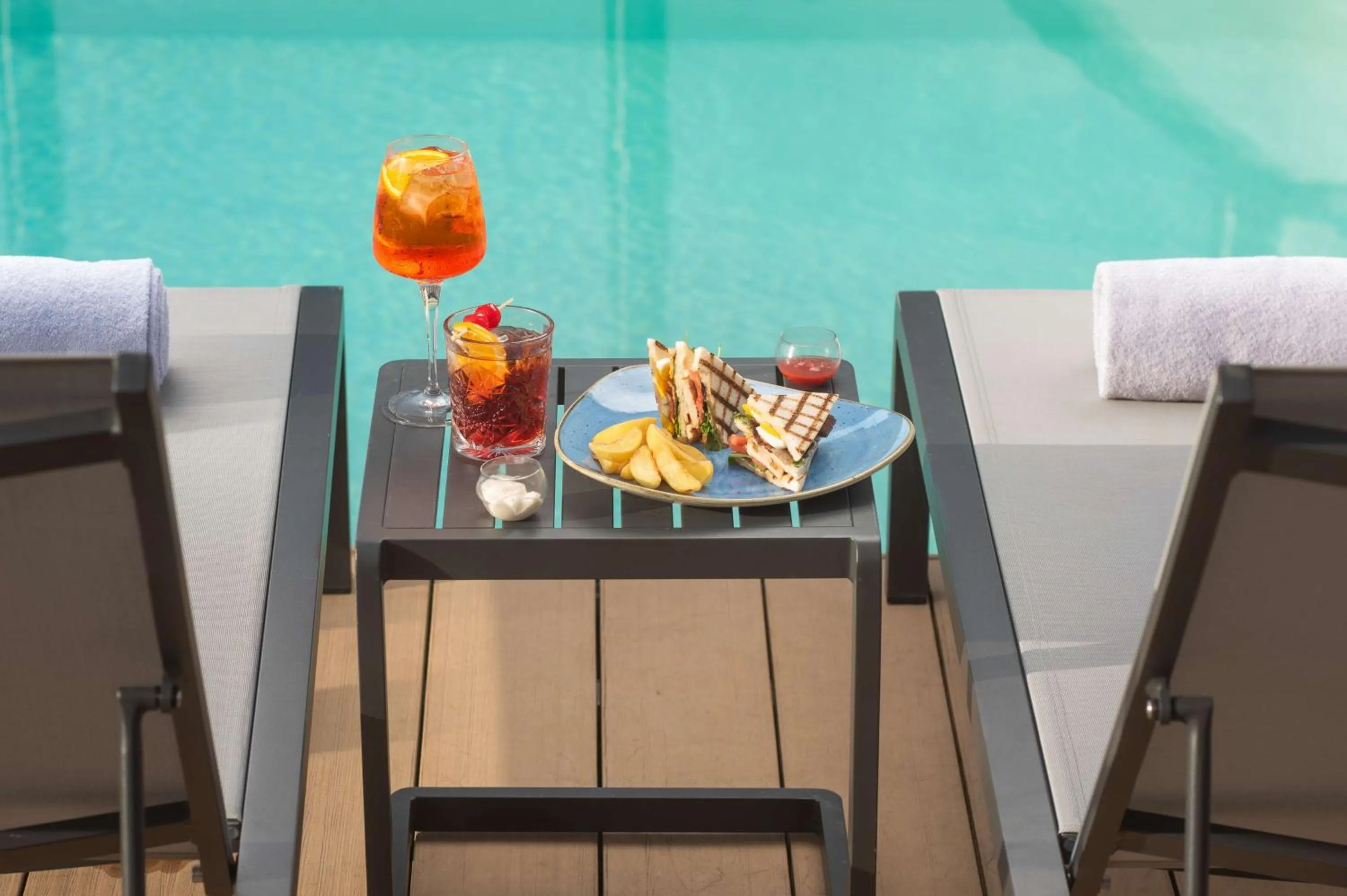 Pool view in NH Firenze