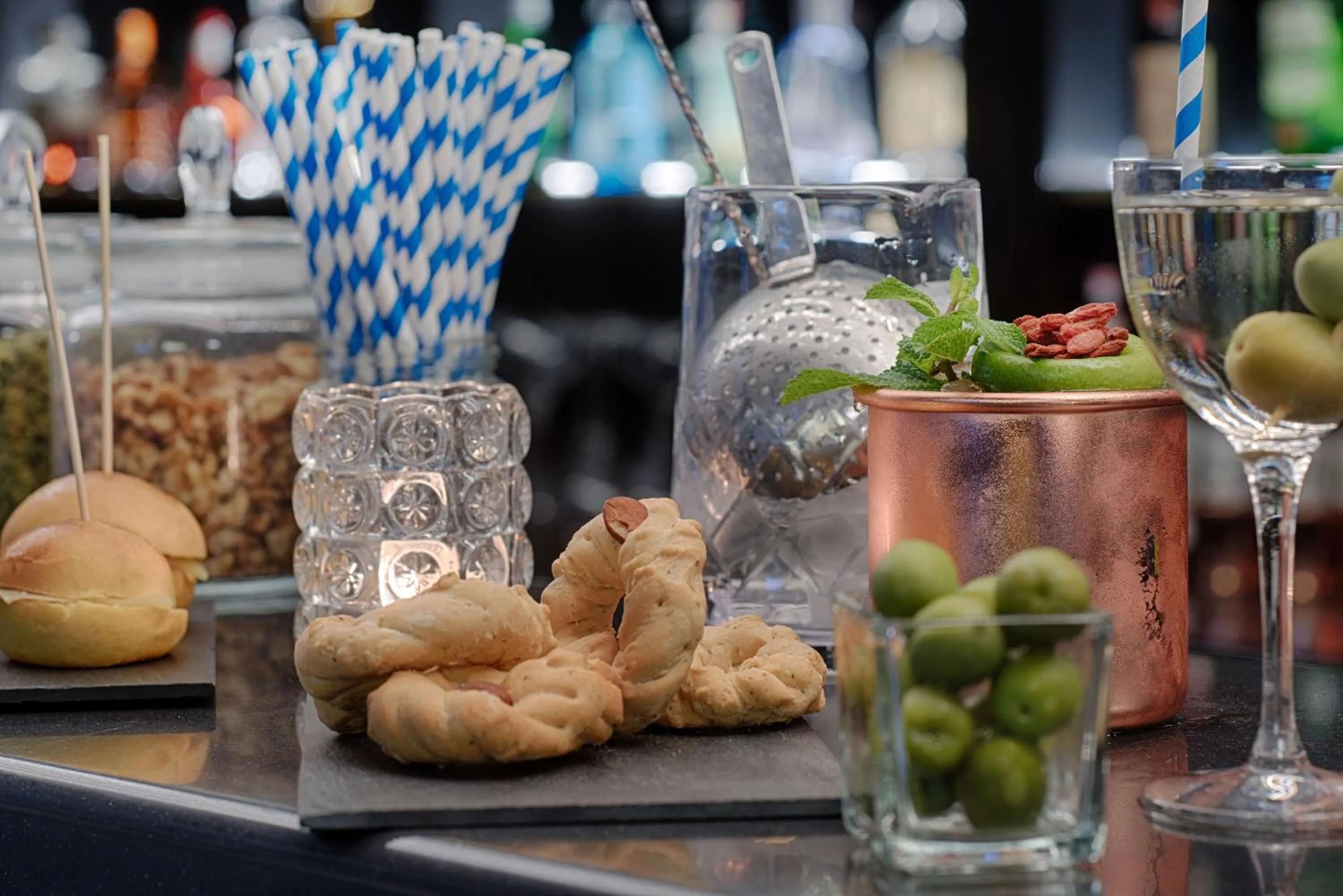 Lounge or bar in NH Napoli Panorama