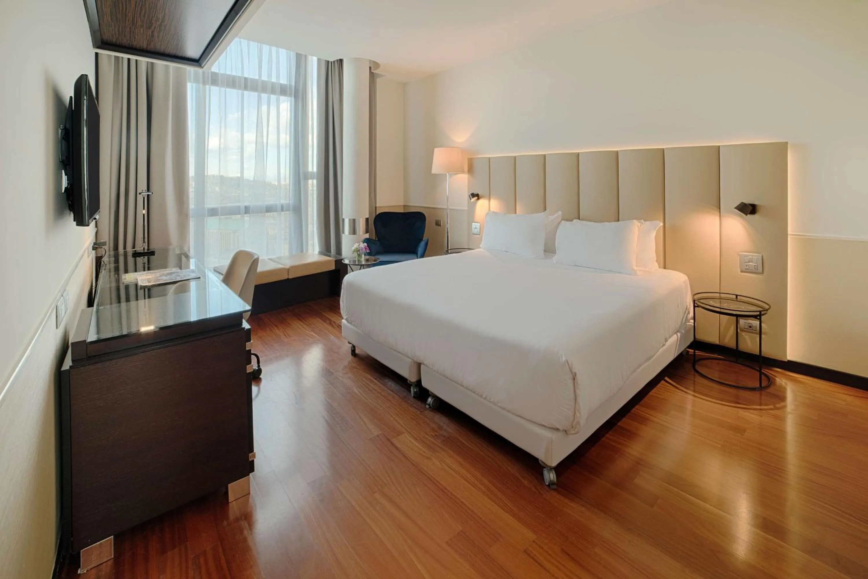 Bedroom, Bed in NH Napoli Panorama