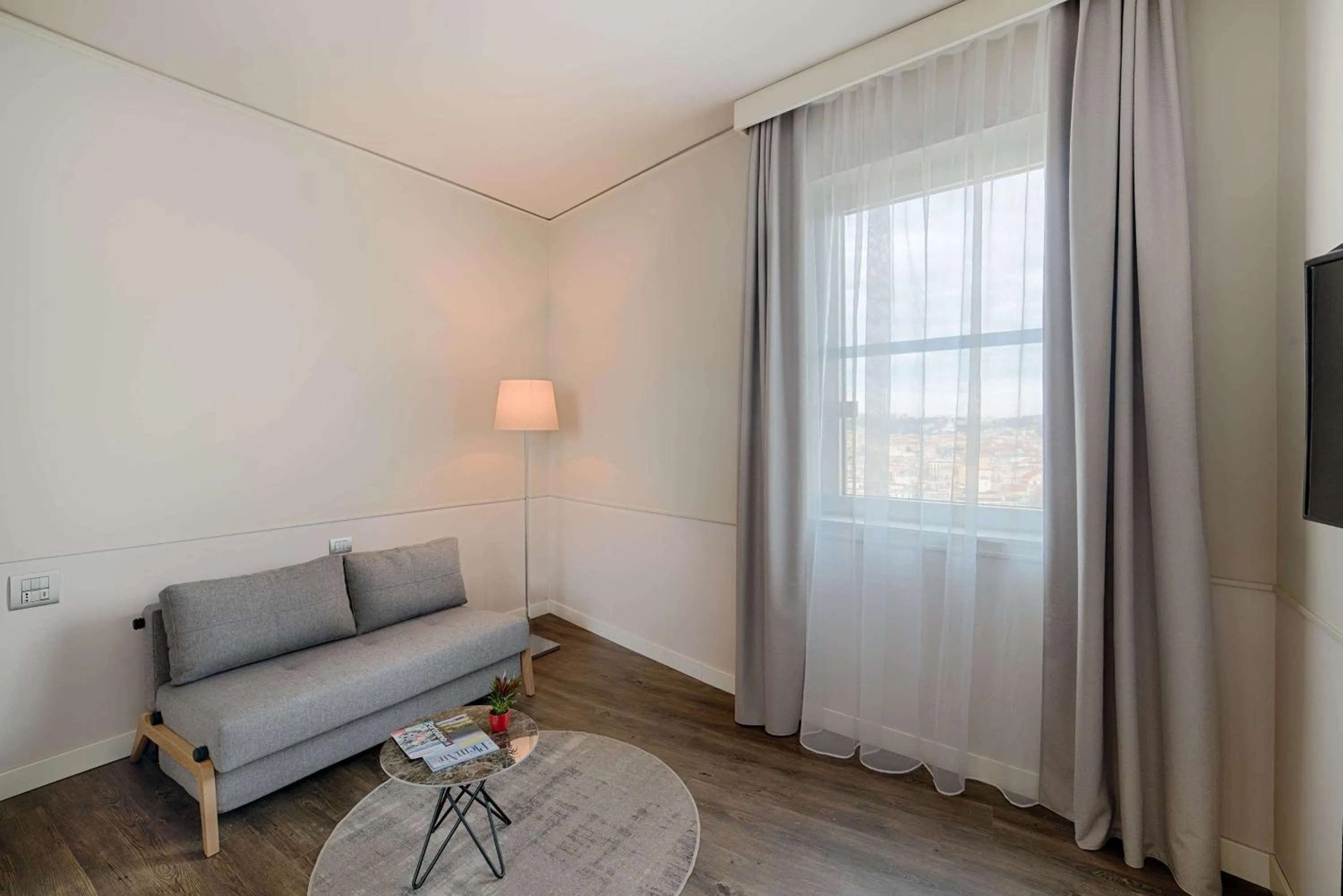 Photo of the whole room in NH Napoli Panorama