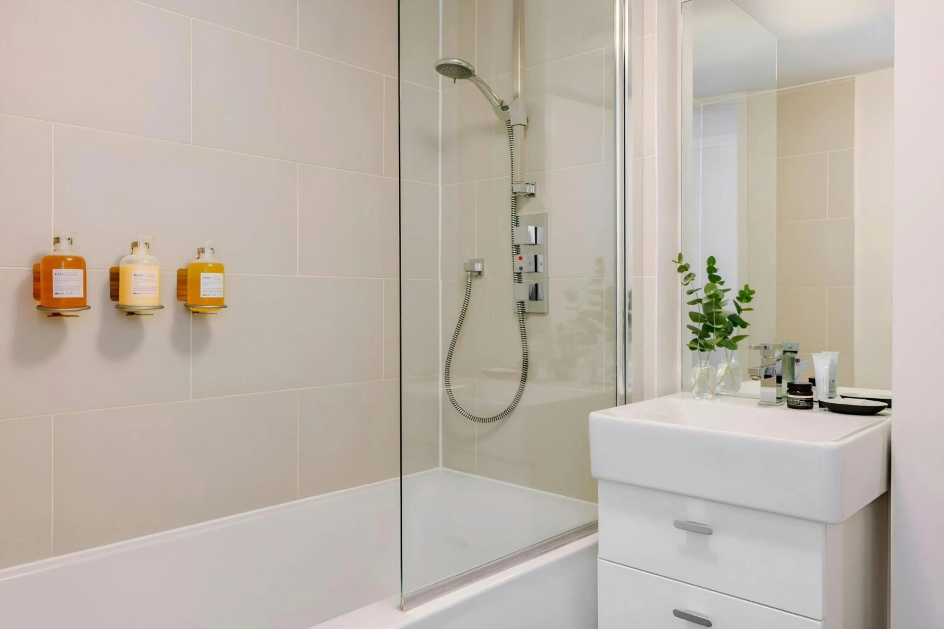 Bathroom in Sonder by Marriott Bonvoy The Bard Apartments Fitzrovia