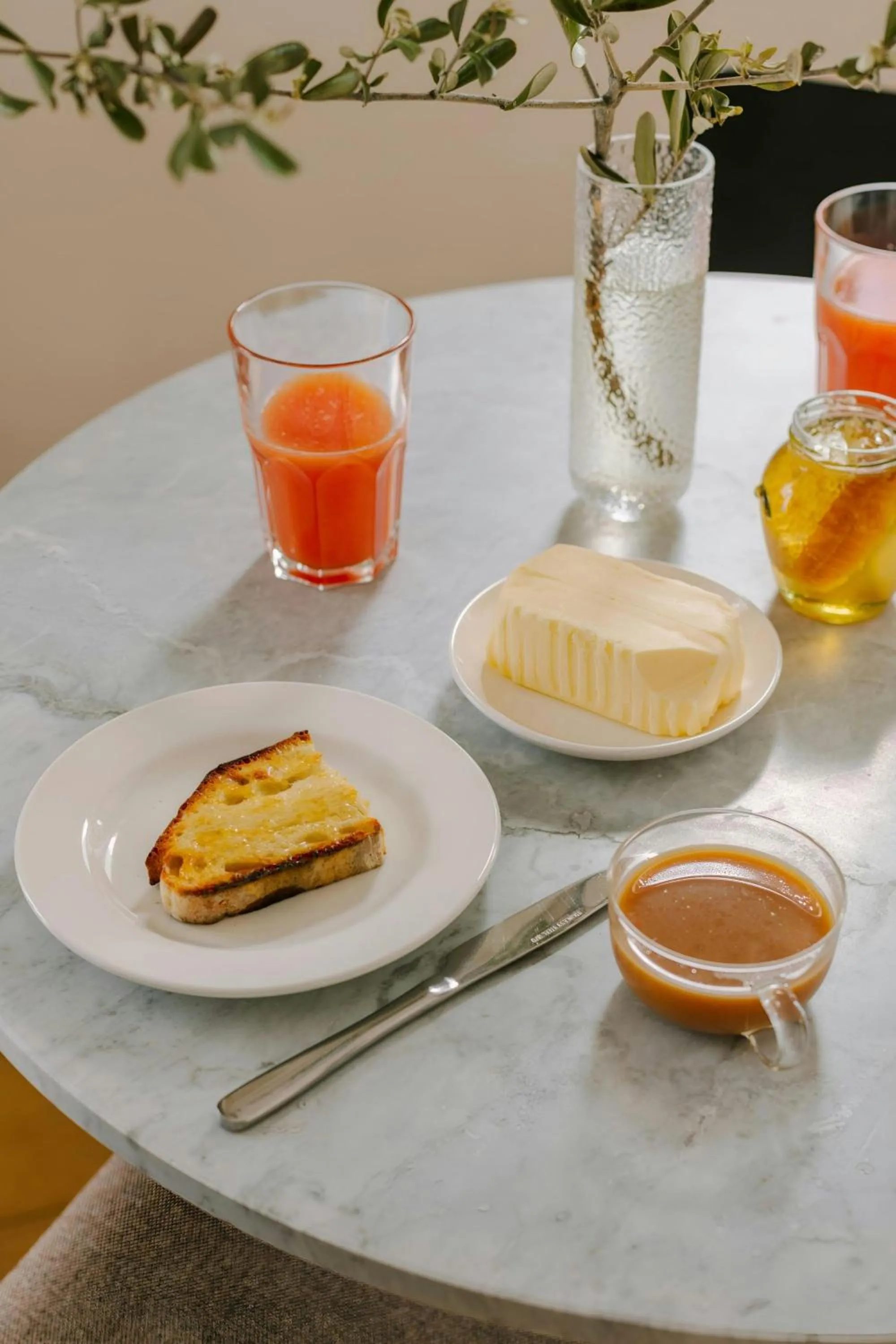 Photo of the whole room in Sonder by Marriott Bonvoy The Bard Apartments Fitzrovia