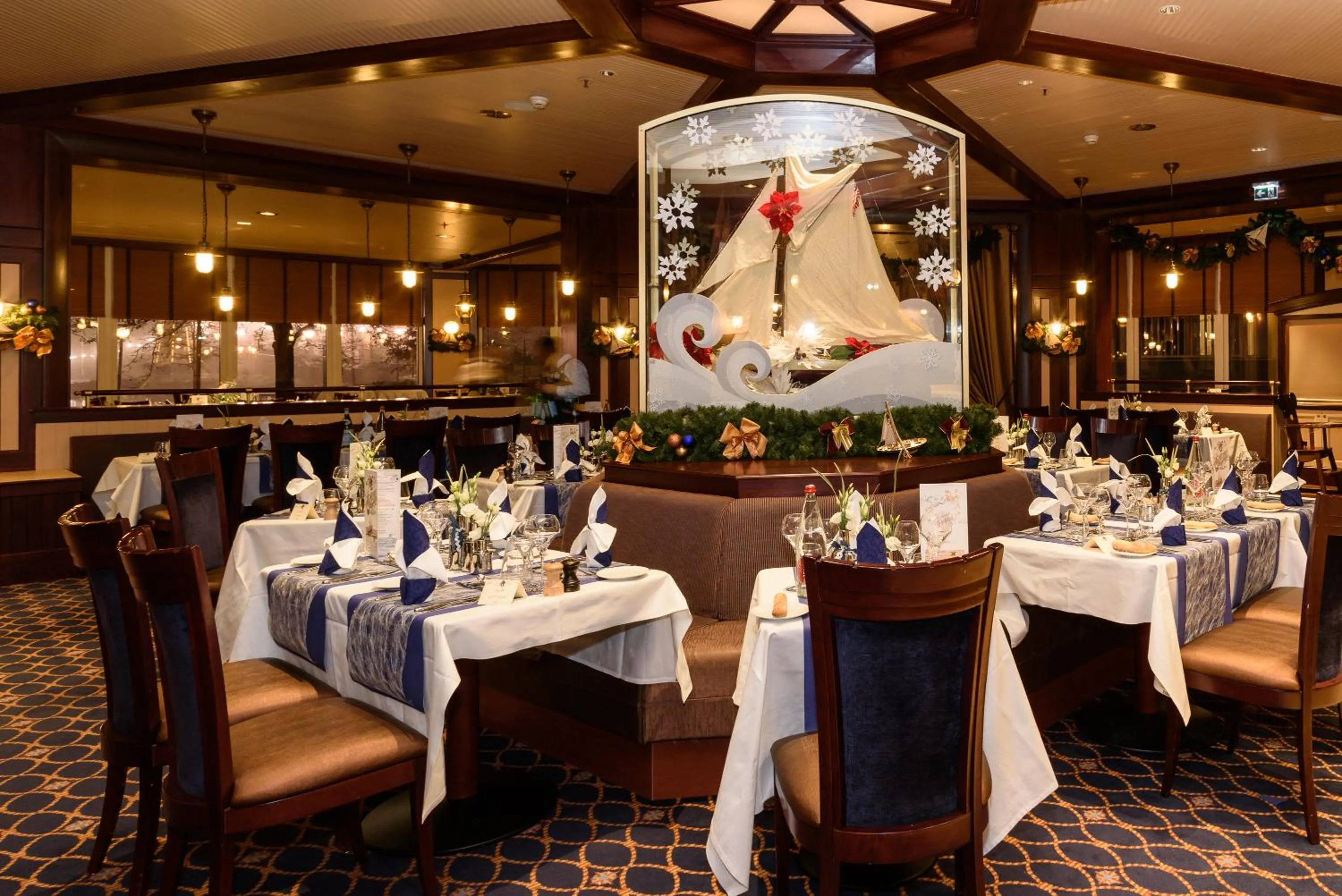 Restaurant/places to eat in Disney Newport Bay Club