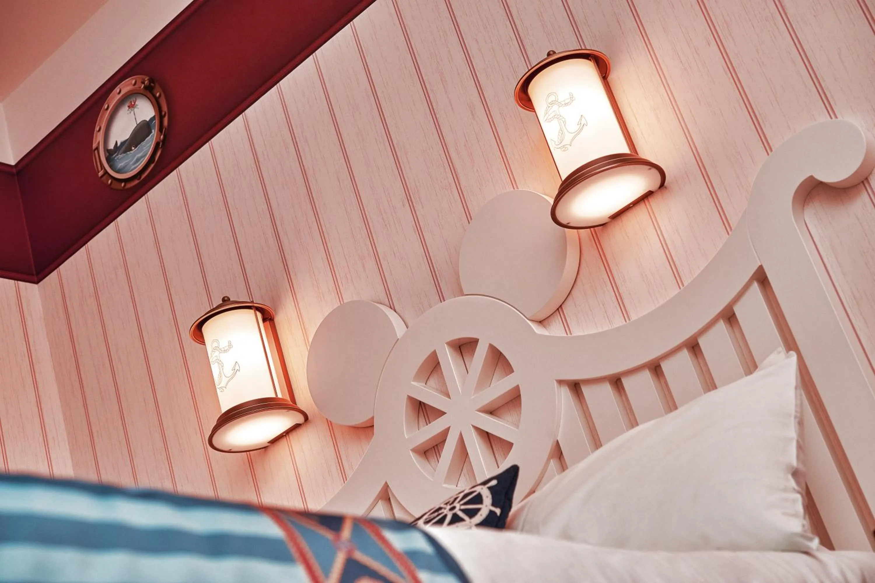 Bedroom, Bed in Disney Newport Bay Club