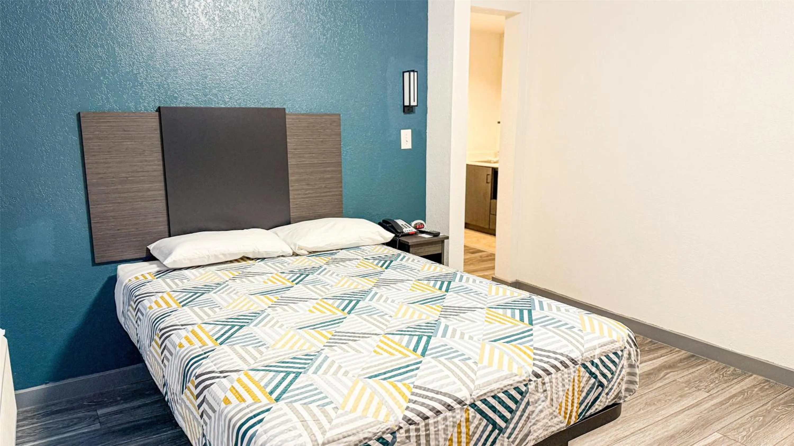 Photo of the whole room, Bed in Studio 6-Grand Prairie, TX