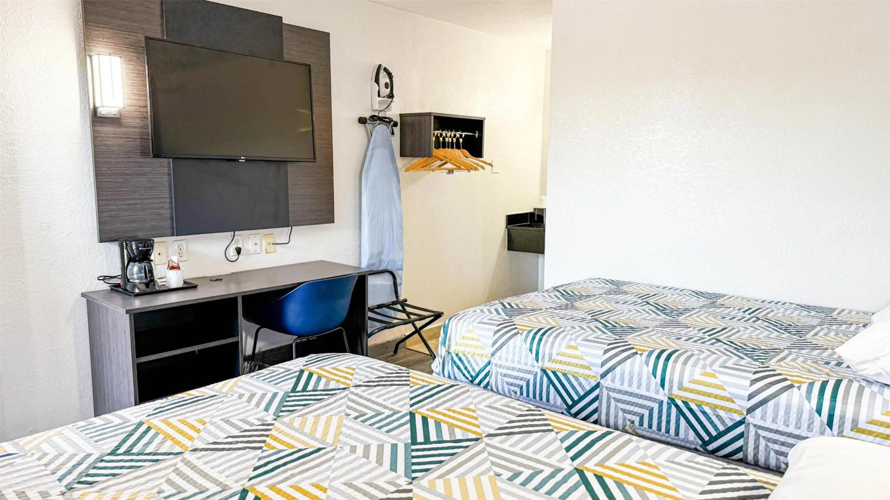 Bedroom, Bed in Studio 6-Grand Prairie, TX