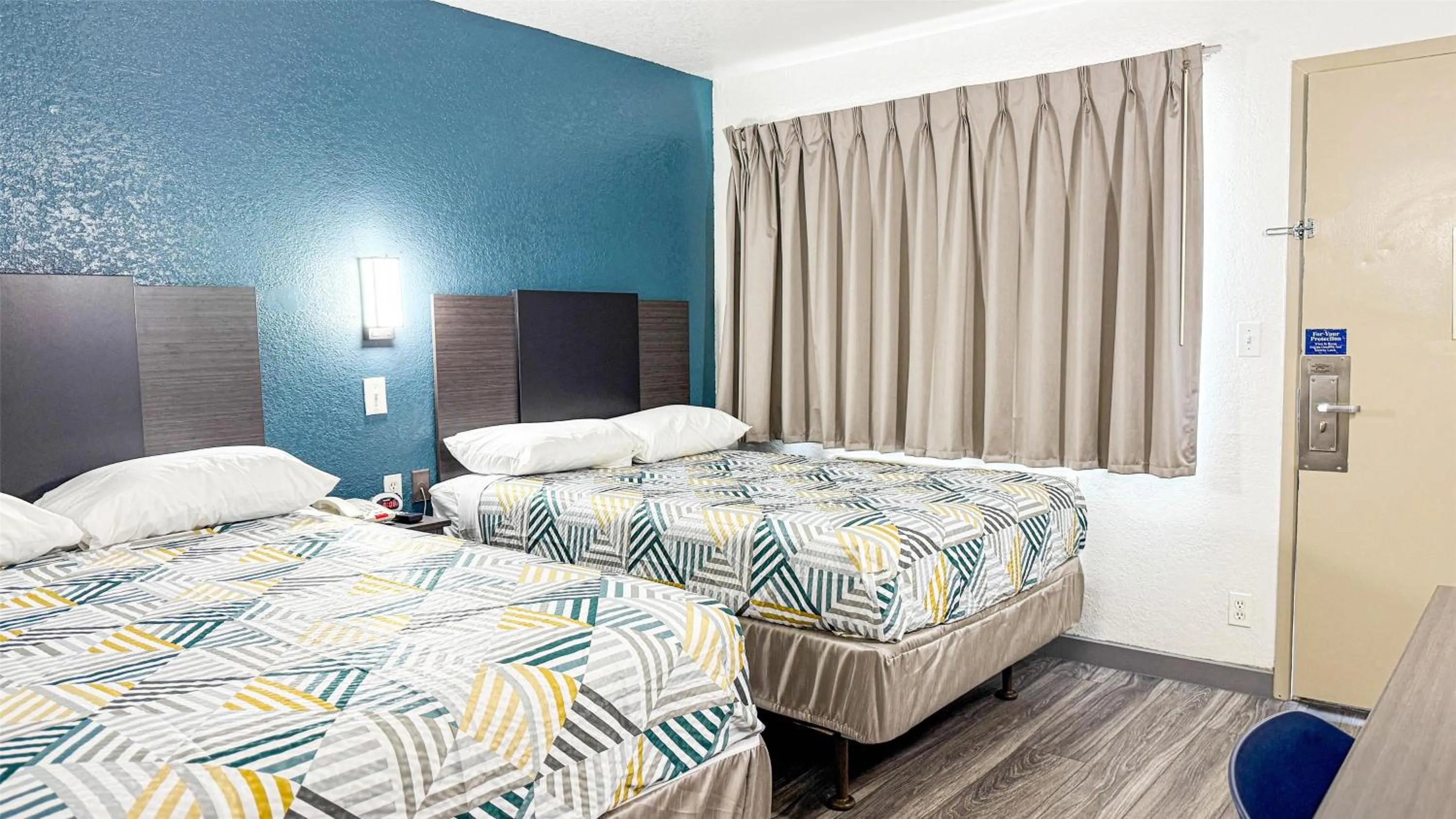 Photo of the whole room, Bed in Studio 6-Grand Prairie, TX