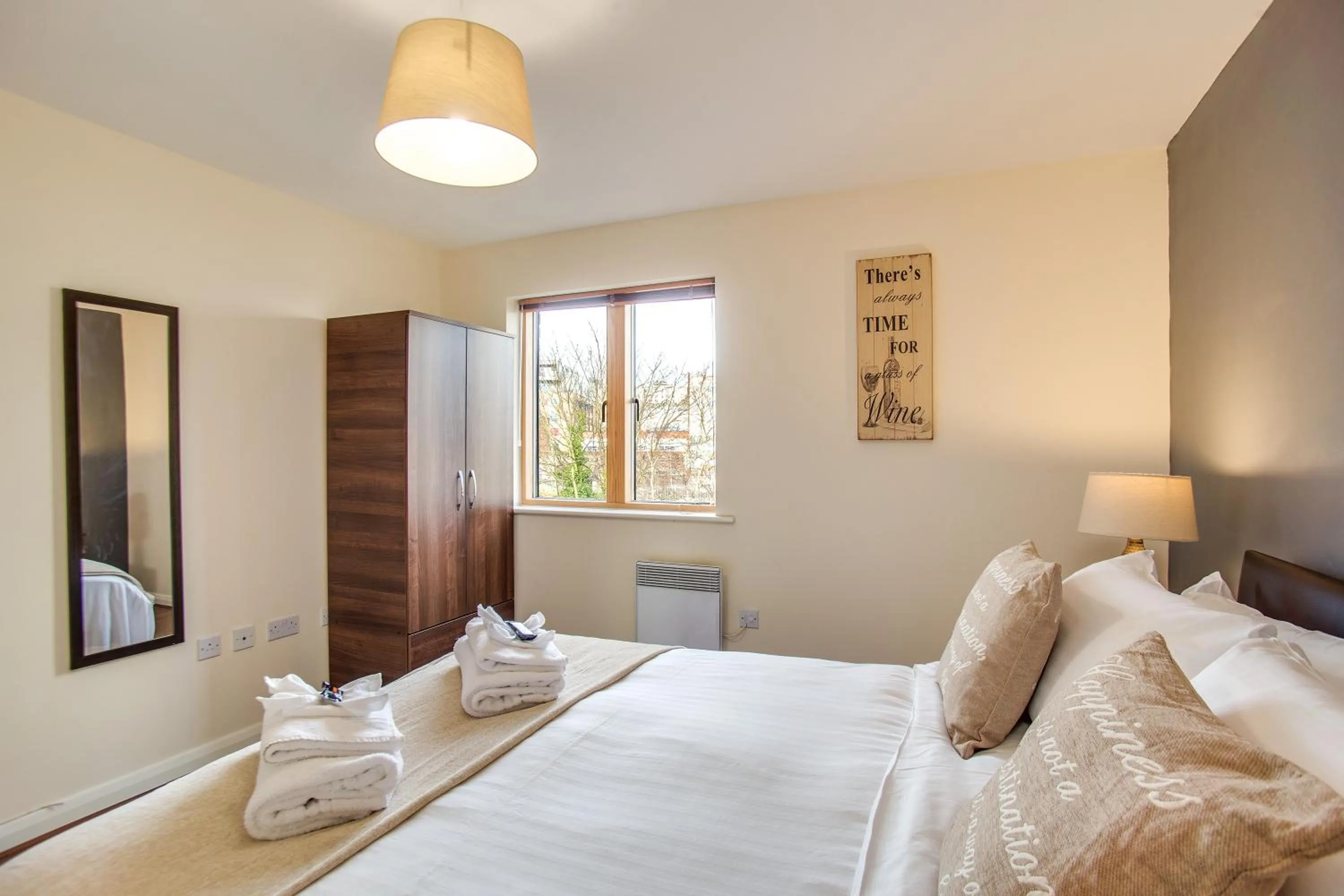 Bedroom, Bed in Mica Point City Centre Apartment