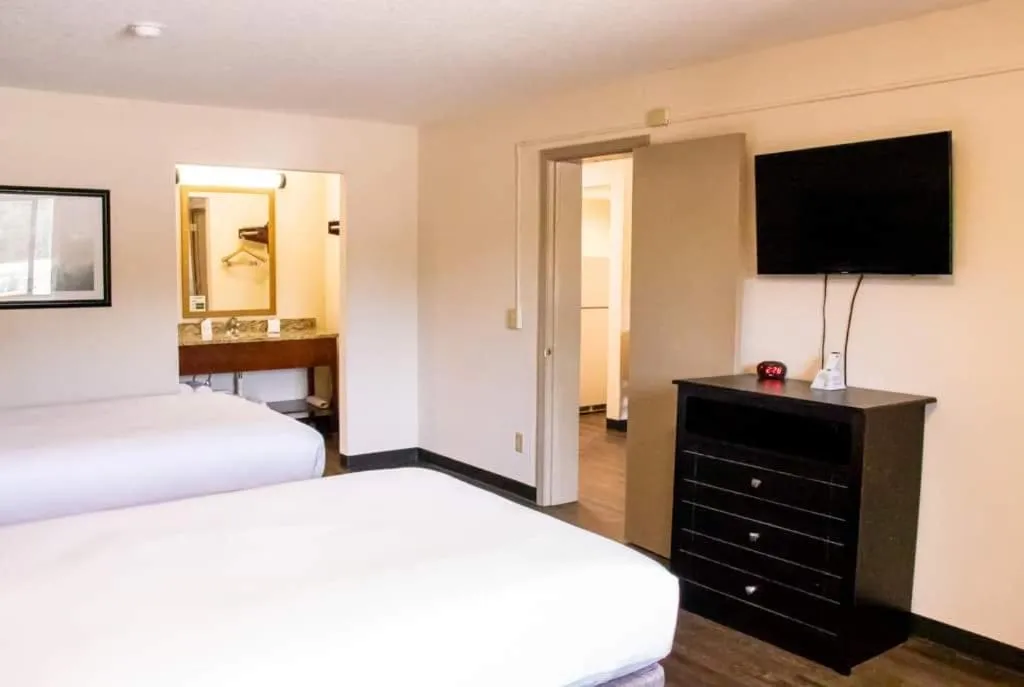 Bed in Econo Lodge Vidalia