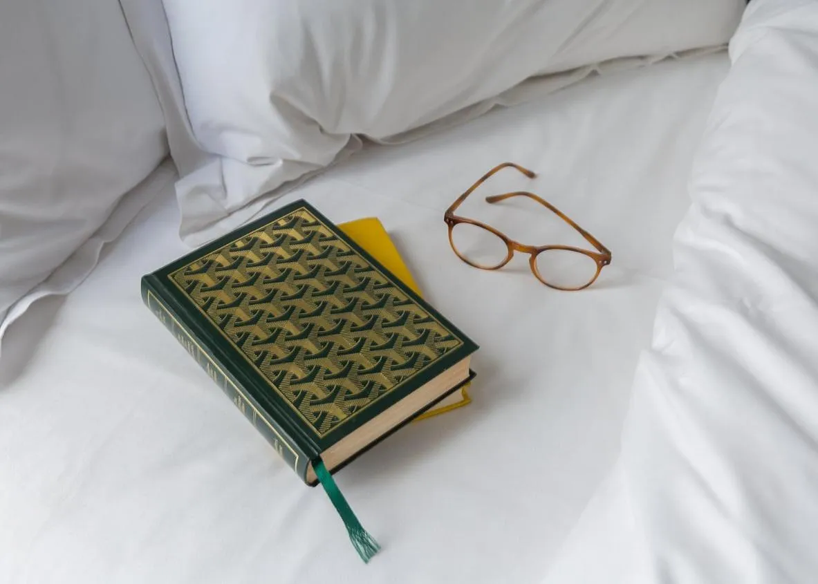 Bed in The Lodge Hotel - Putney