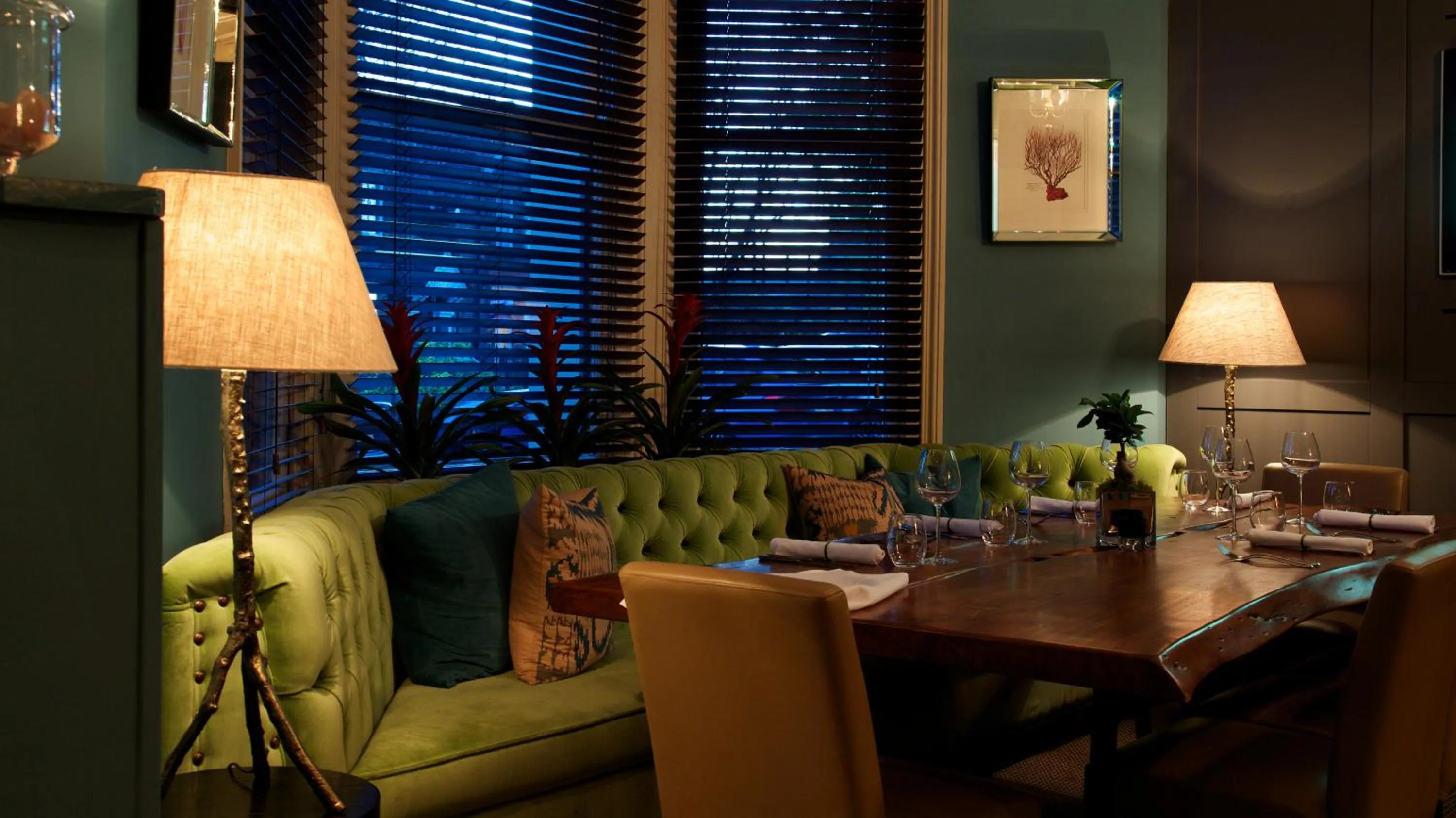 Restaurant/places to eat in The Lodge Hotel - Putney