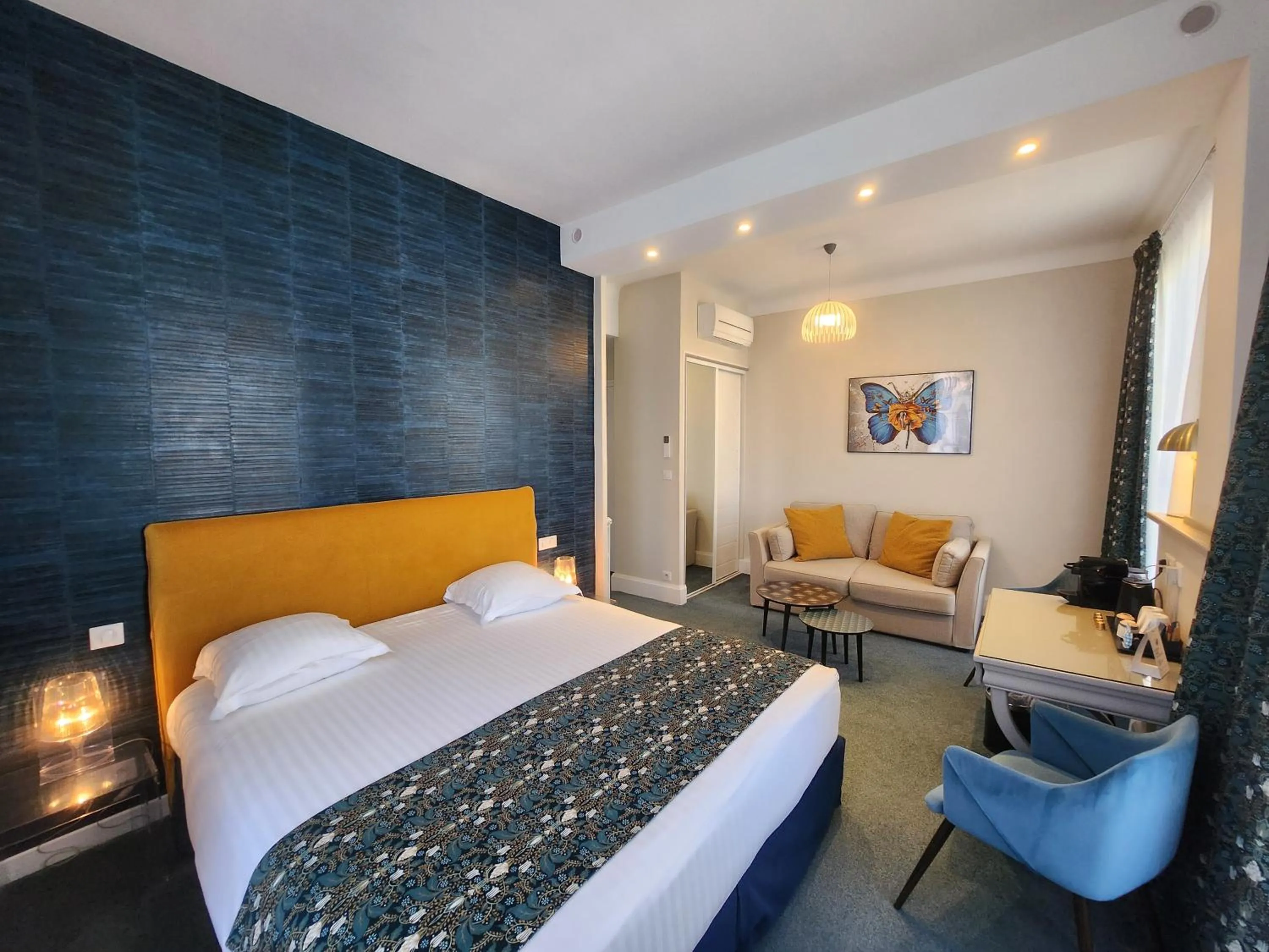 Bedroom, Bed in Hôtel Les Nations The Originals Boutique VICHY