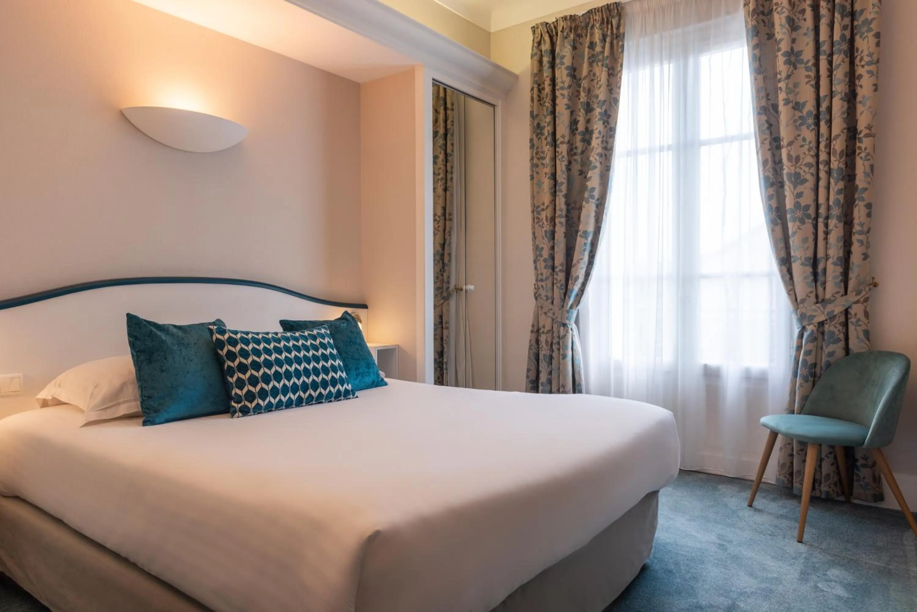 Bed in Hôtel Les Nations The Originals Boutique VICHY