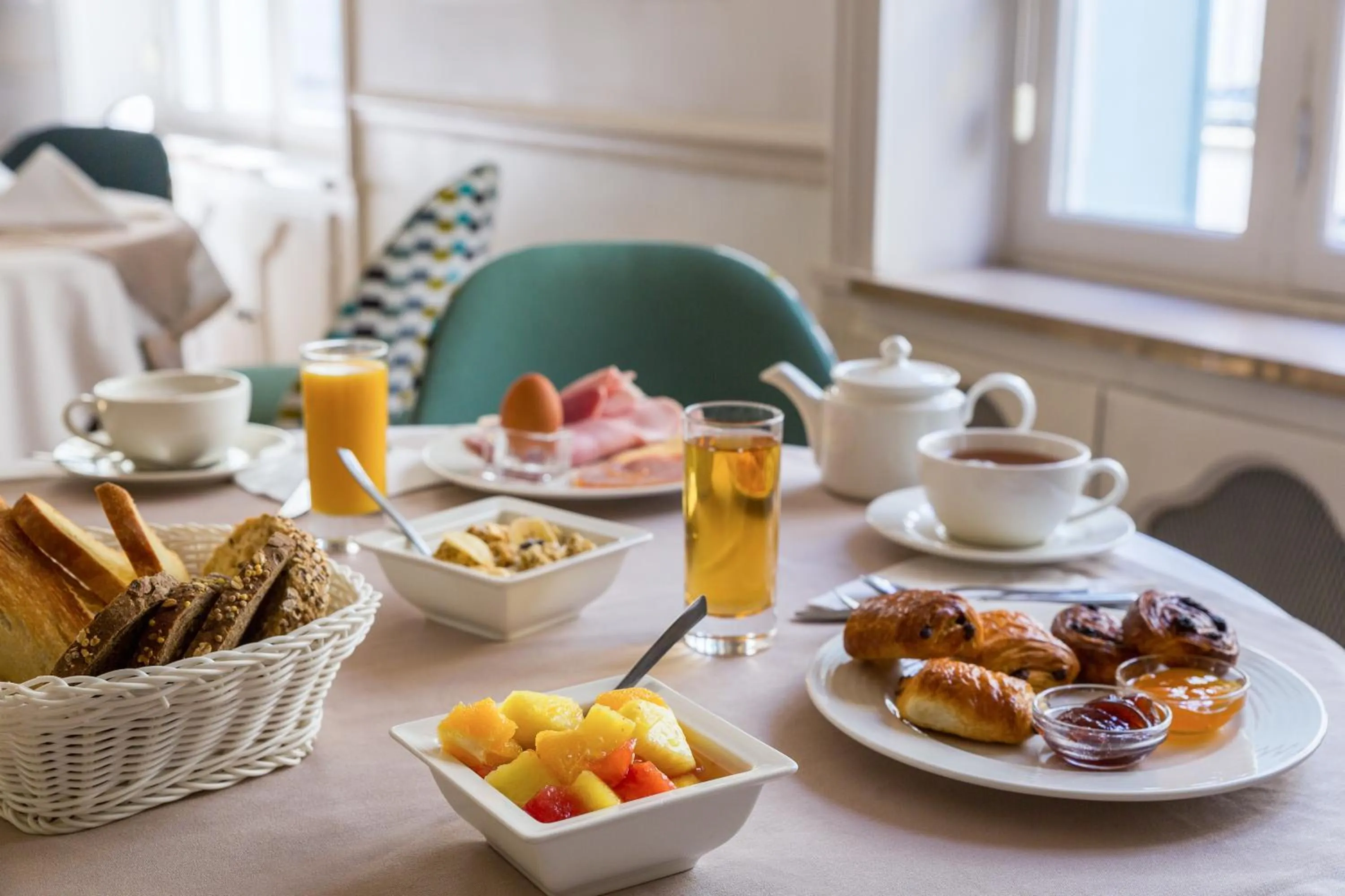 Buffet breakfast in Hôtel Les Nations The Originals Boutique VICHY