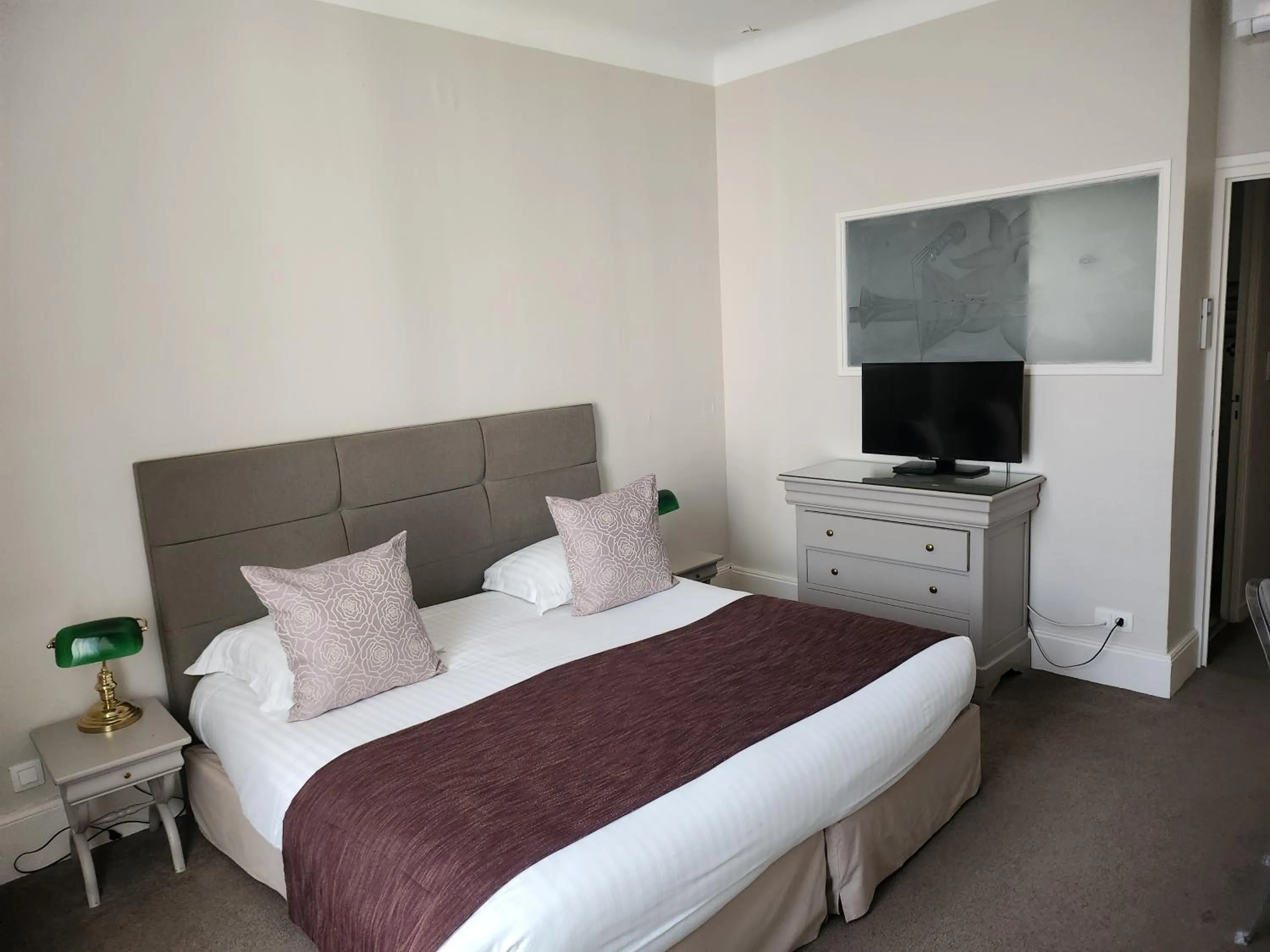 Photo of the whole room, Bed in Hôtel Les Nations The Originals Boutique VICHY