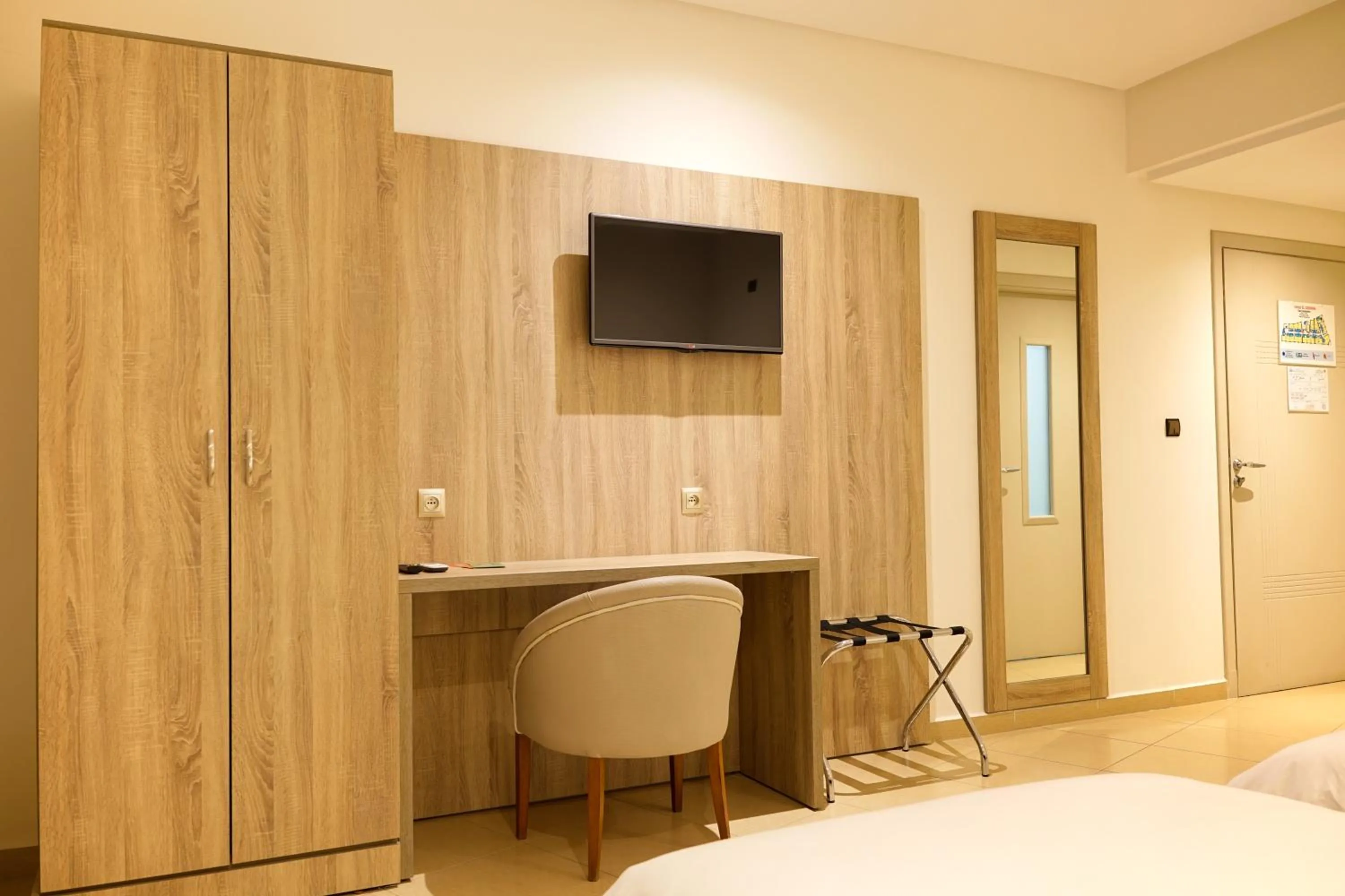 TV and multimedia, Bed in Hotel El Djenina