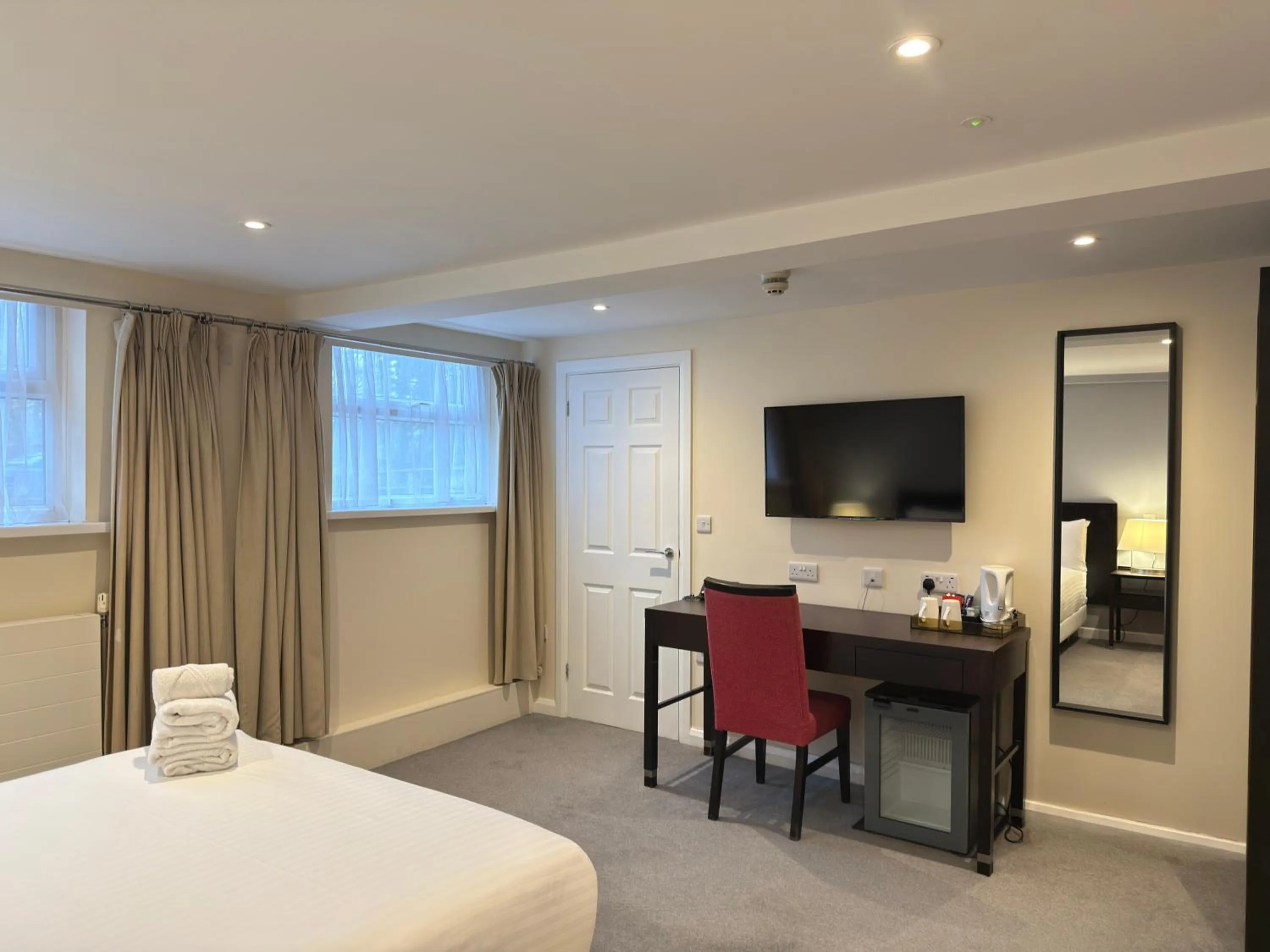 Bedroom, Bed in Ivy Bush Royal Hotel by Compass Hospitality