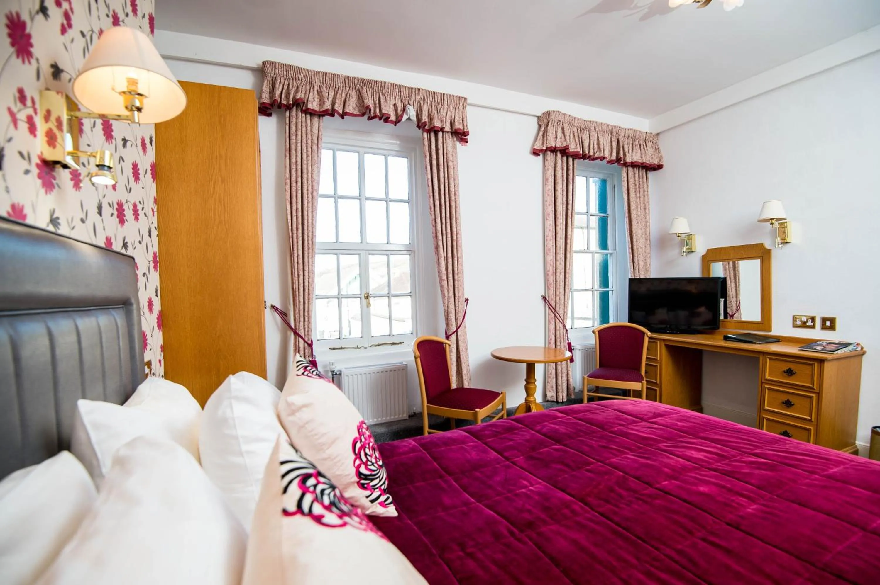 Standard Queen Room in Ivy Bush Royal Hotel by Compass Hospitality