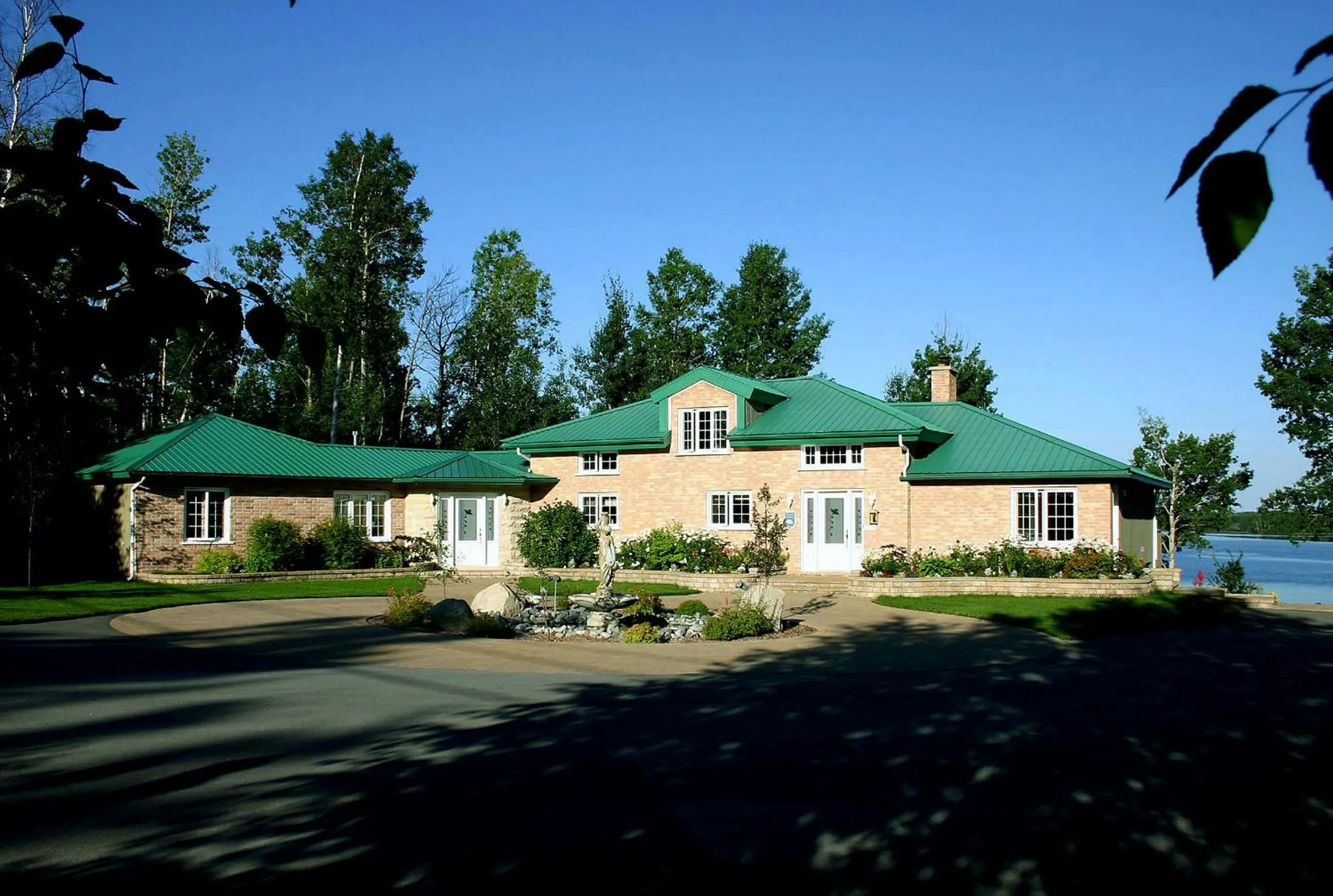 Facade/entrance in Au Soleil Couchant