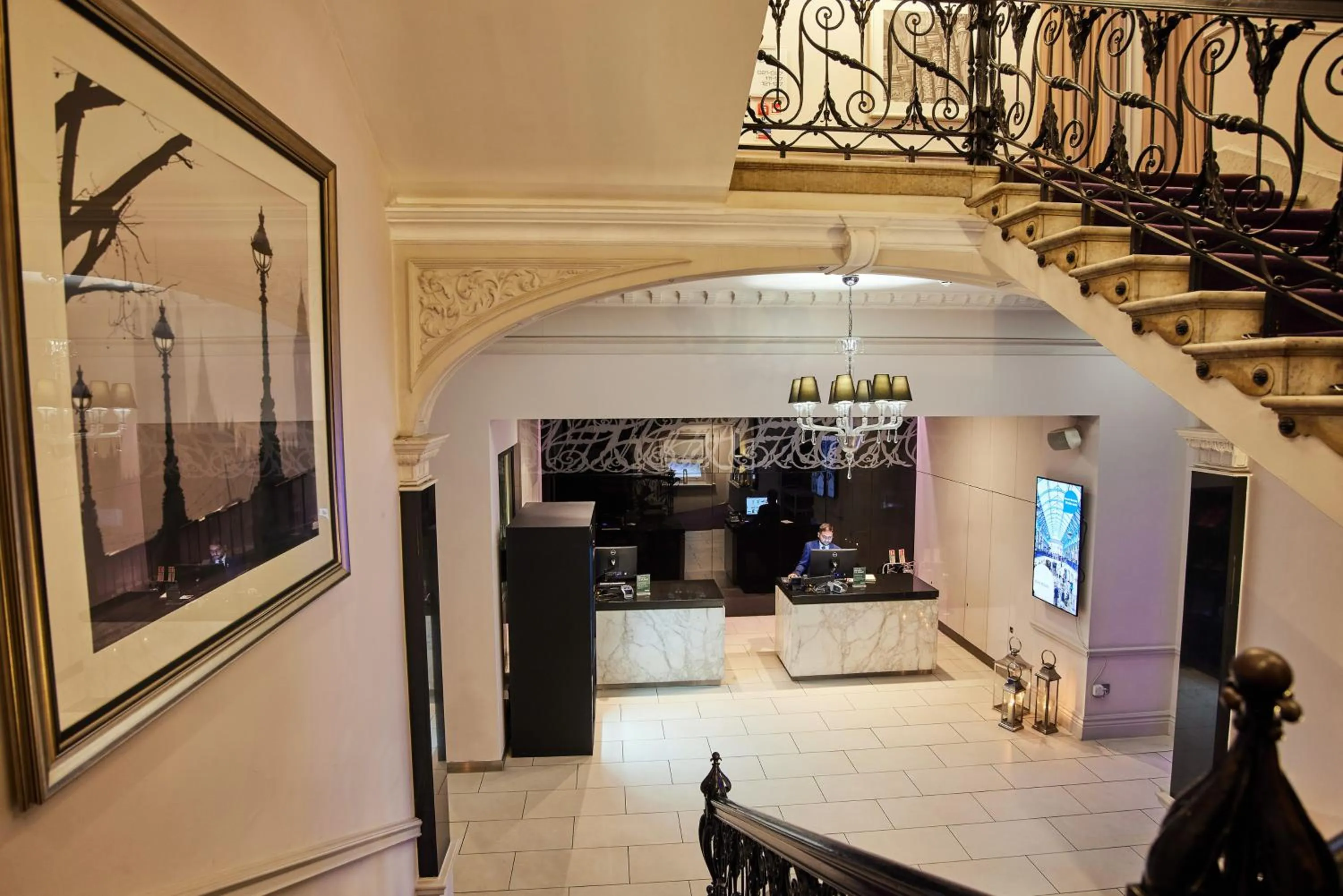 Lobby or reception in Thistle London Holborn