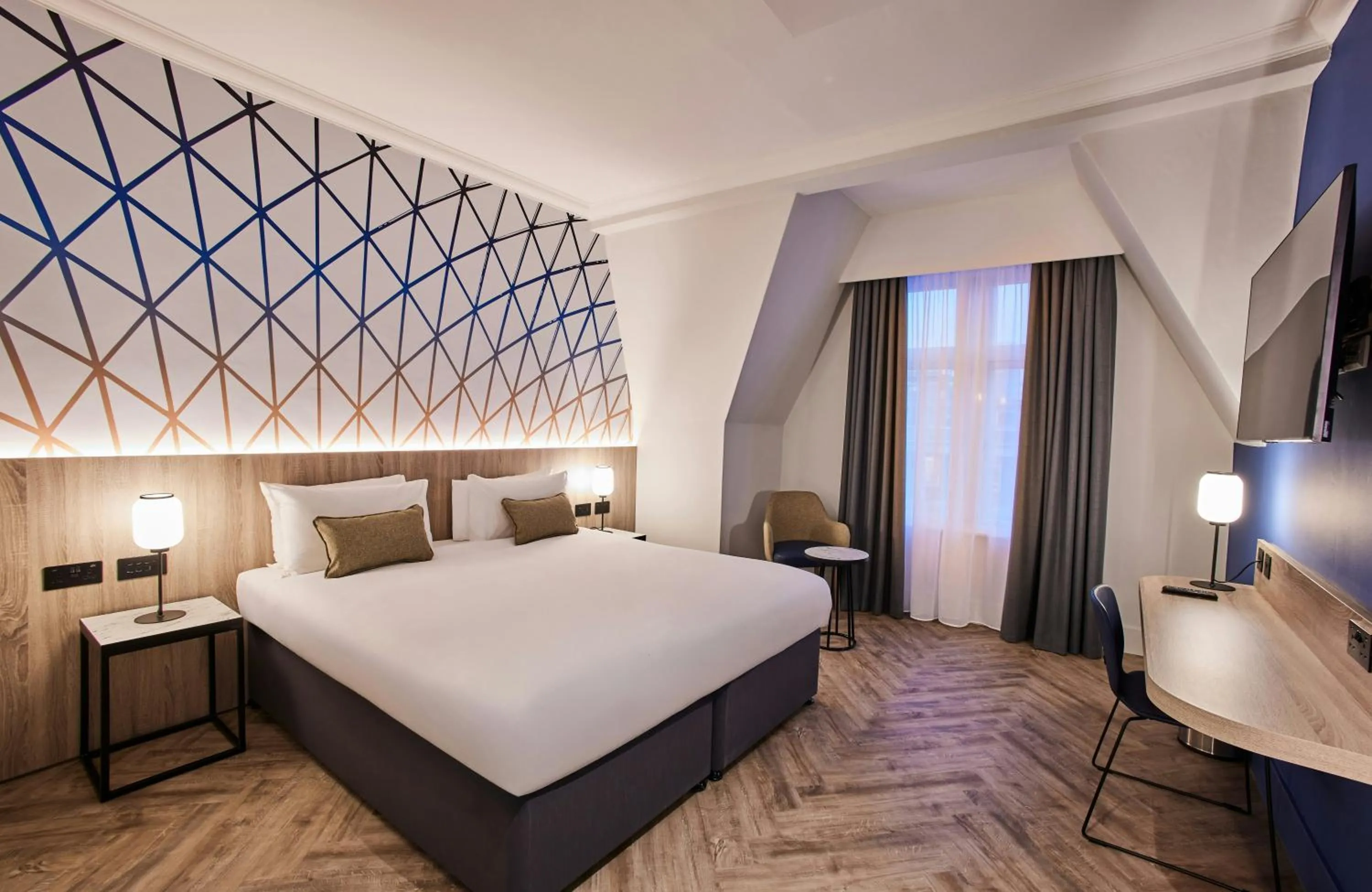 Photo of the whole room, Bed in Thistle London Bloomsbury Park