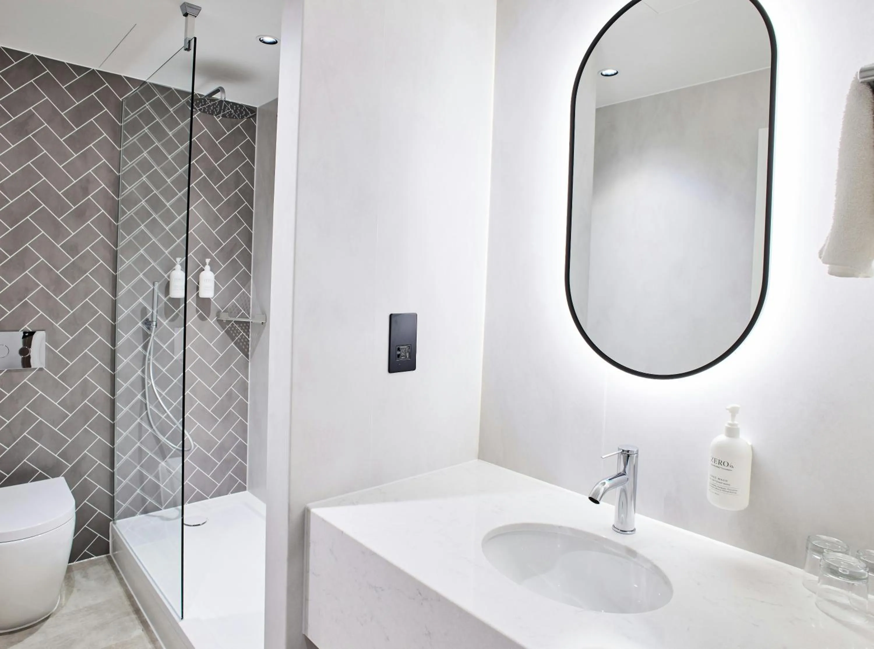 Shower in Thistle London Bloomsbury Park