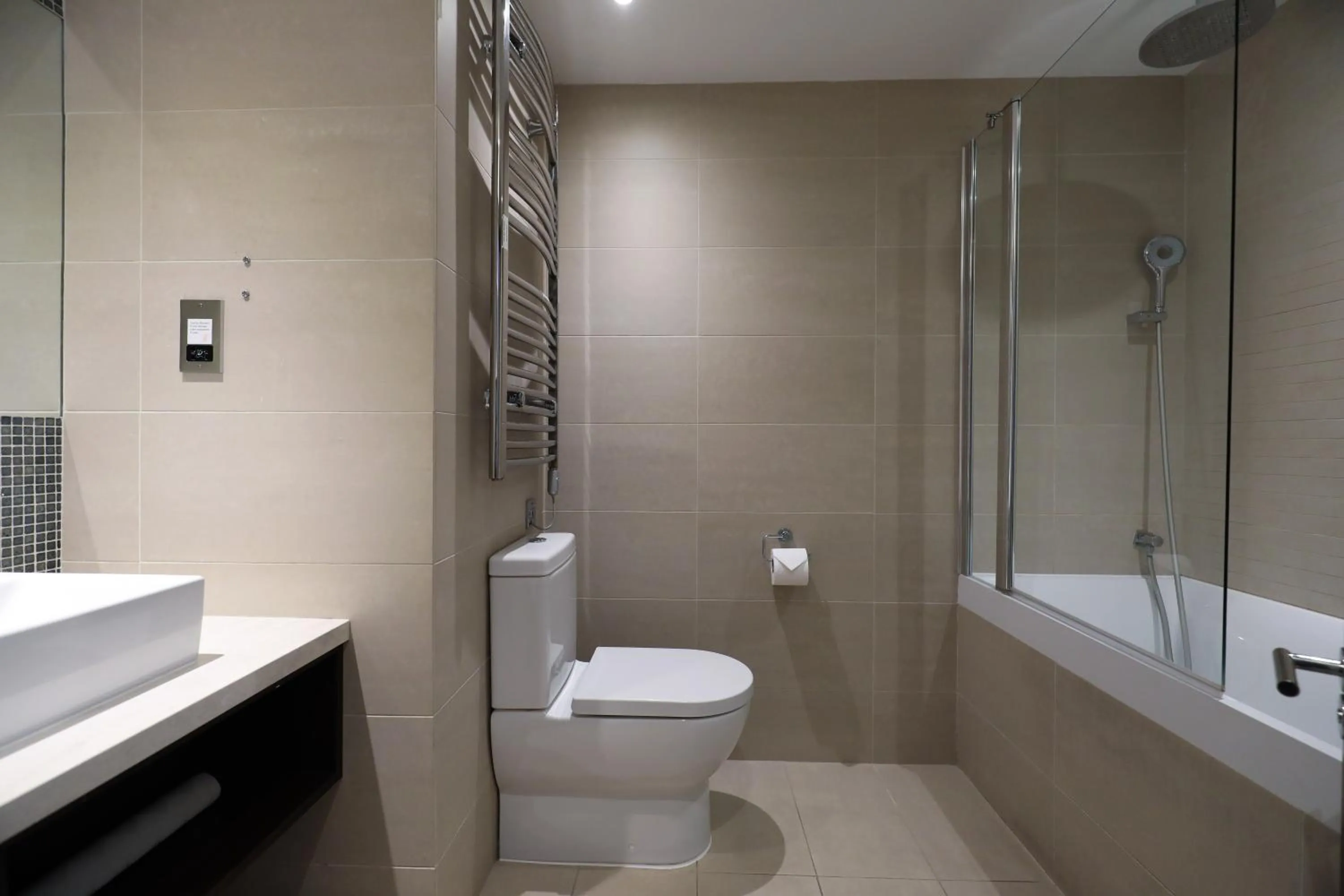 Bathroom in Hotel du Vin Cannizaro House Wimbledon