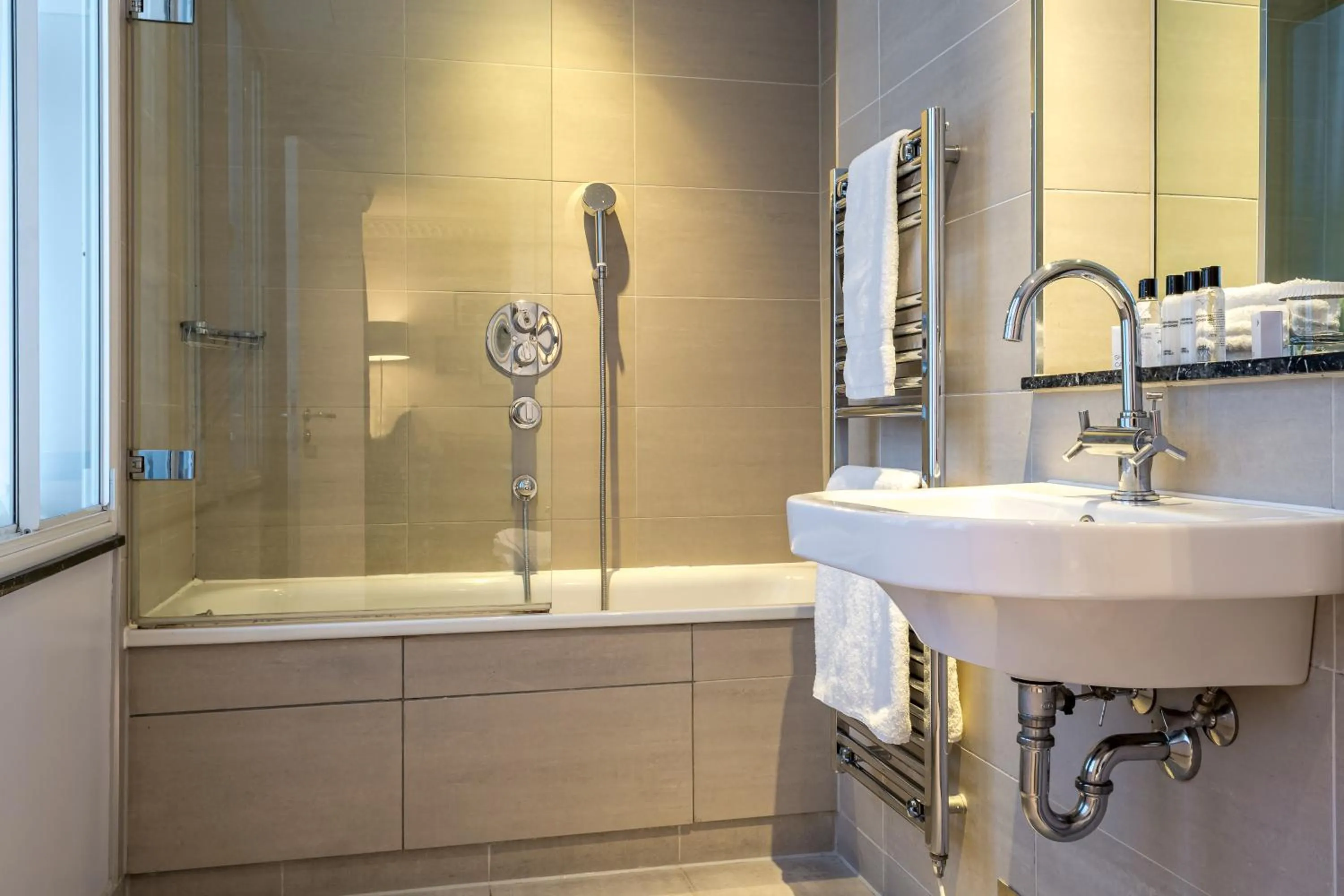 Shower in The Clermont London, Charing Cross