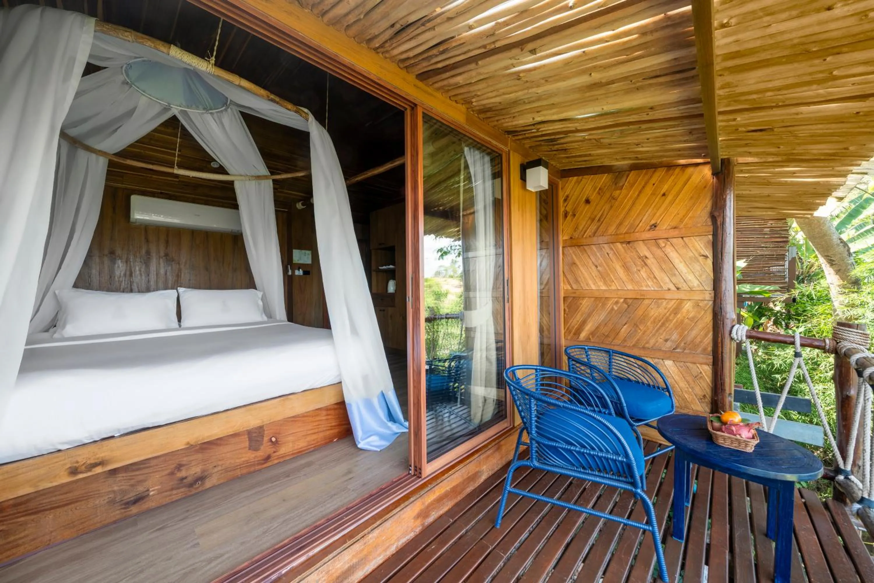 Day in Sametnangshe Boutique