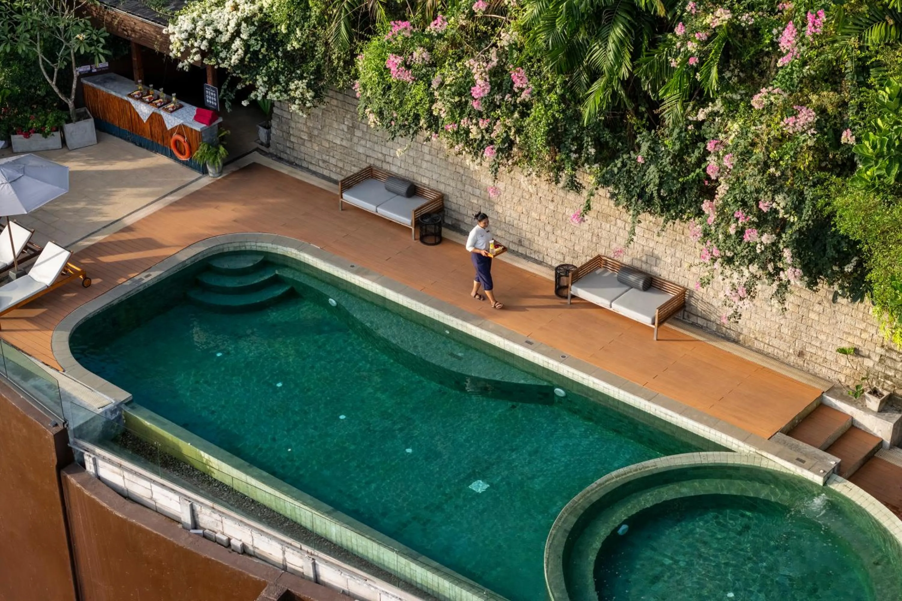 Day in Sametnangshe Boutique