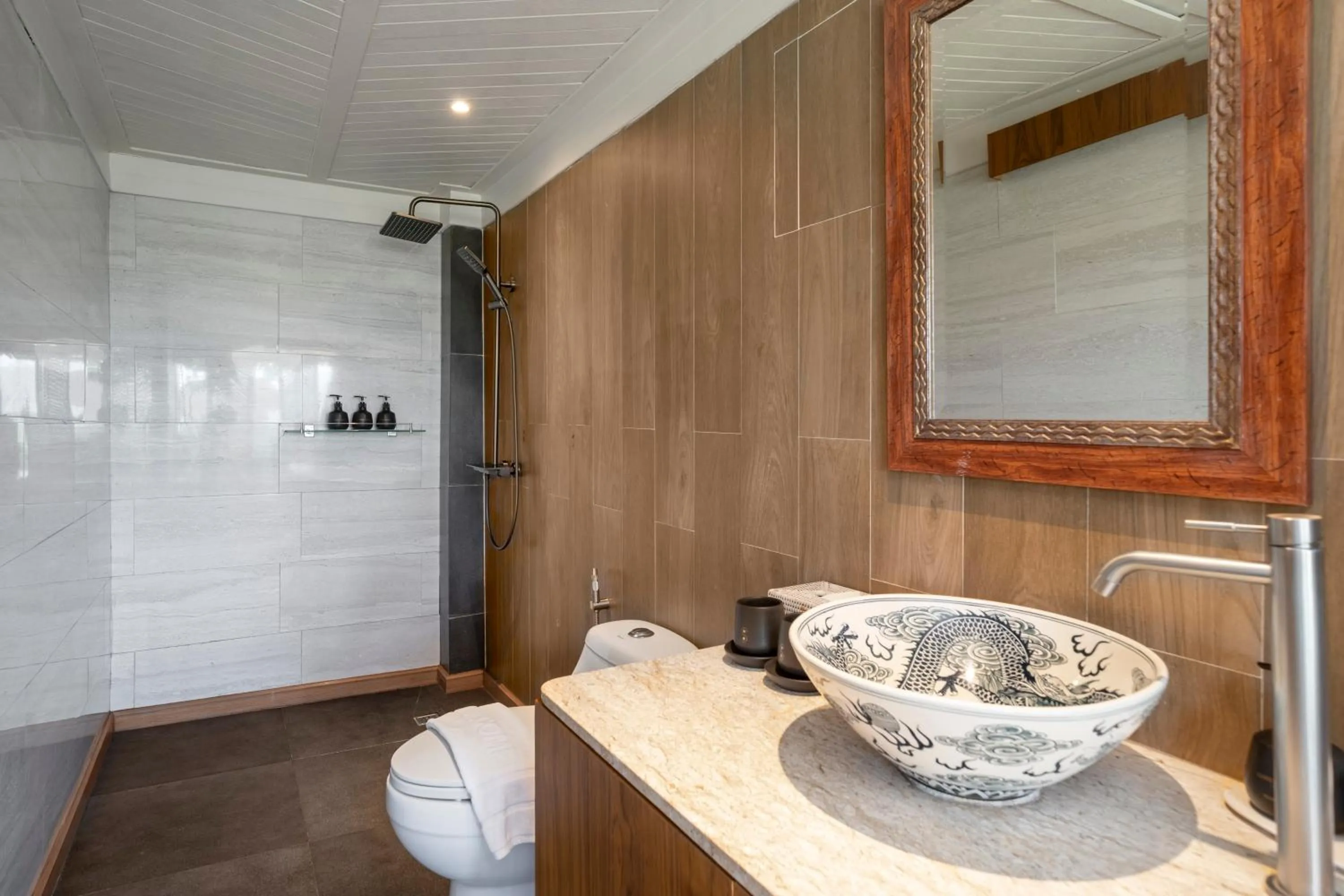 Shower in Sametnangshe Boutique