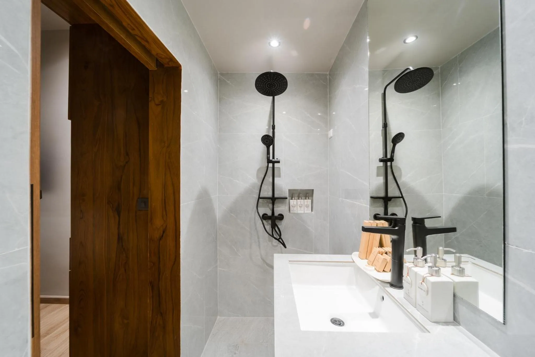 Shower in Sametnangshe Boutique