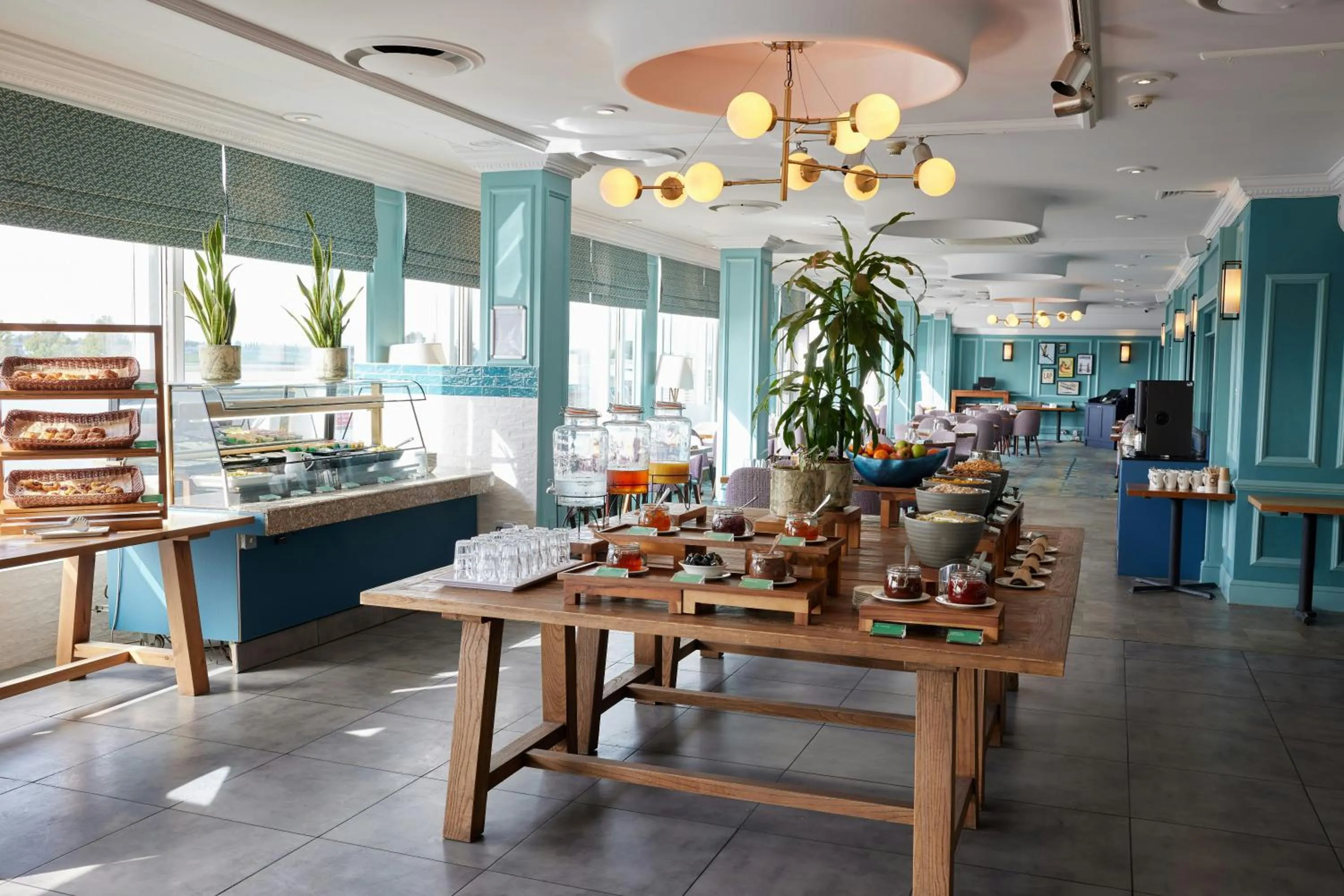 Restaurant/places to eat in Thistle London Heathrow Terminal 5