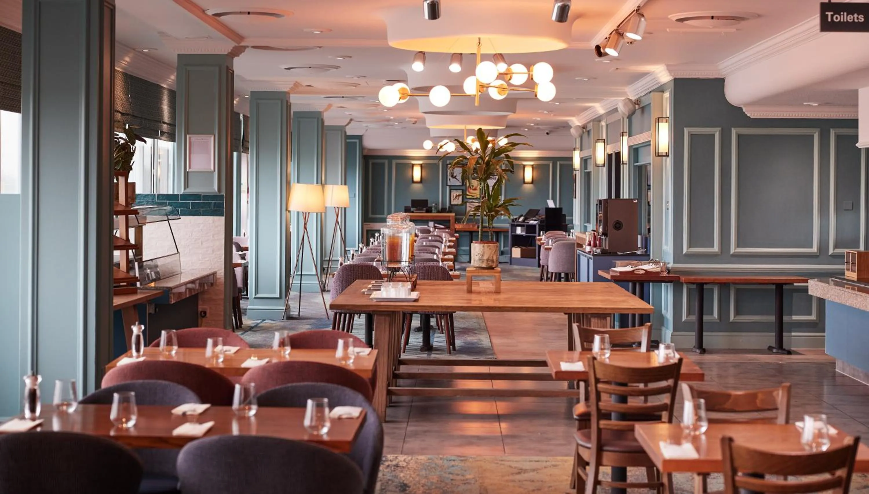 Restaurant/places to eat in Thistle London Heathrow Terminal 5