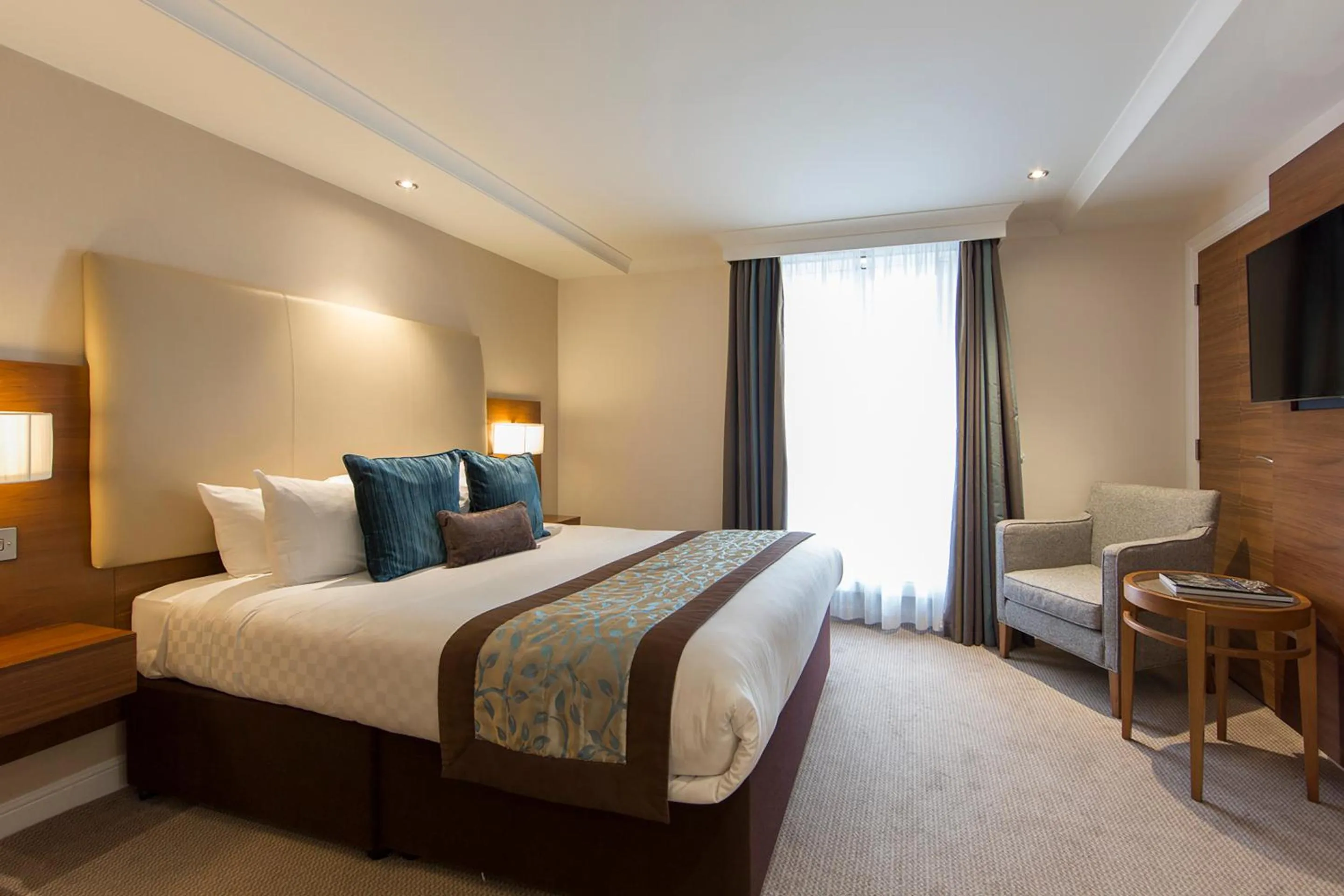 Bedroom, Bed in Thistle London Piccadilly