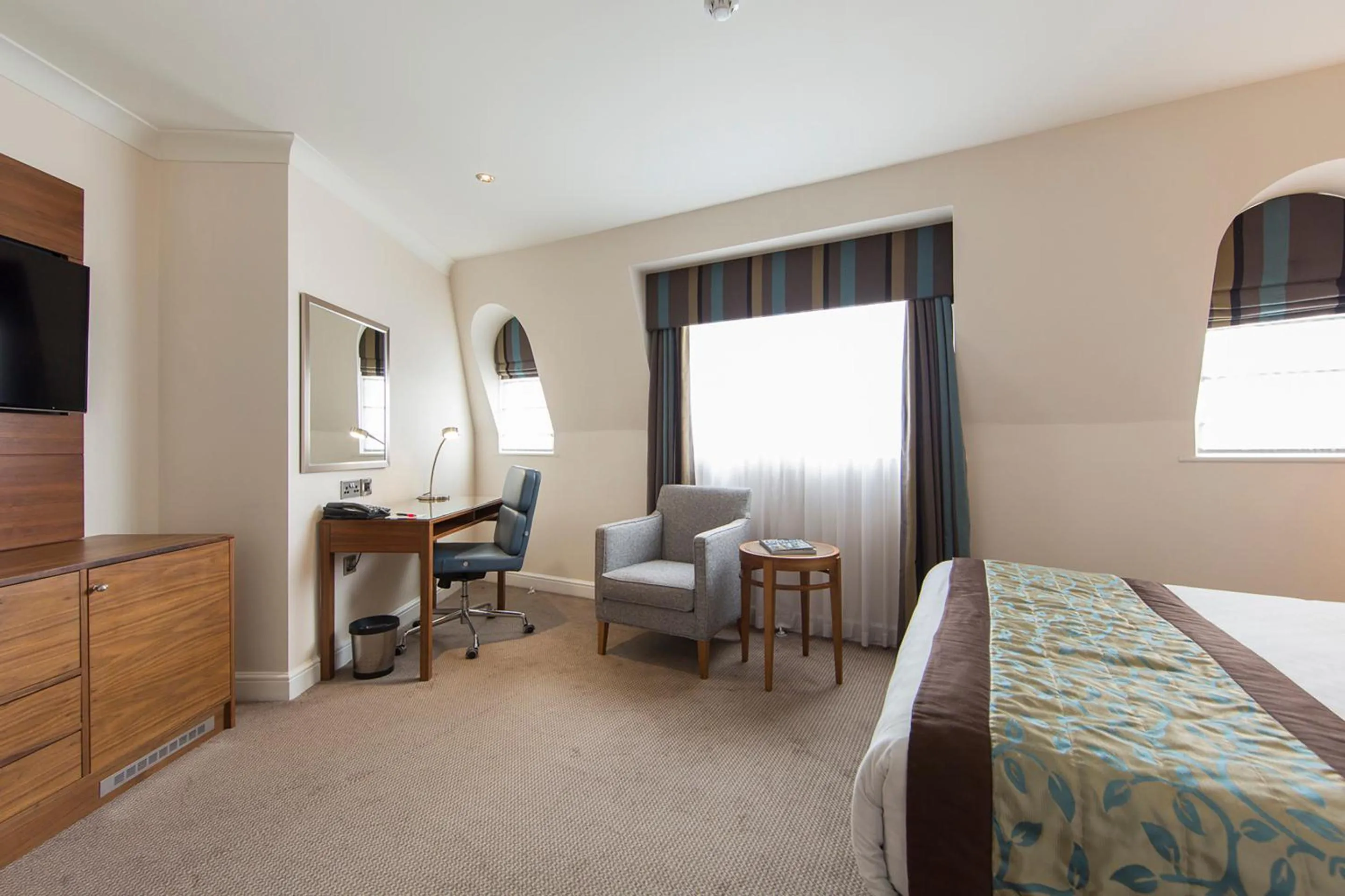 Bedroom, Bed in Thistle London Piccadilly