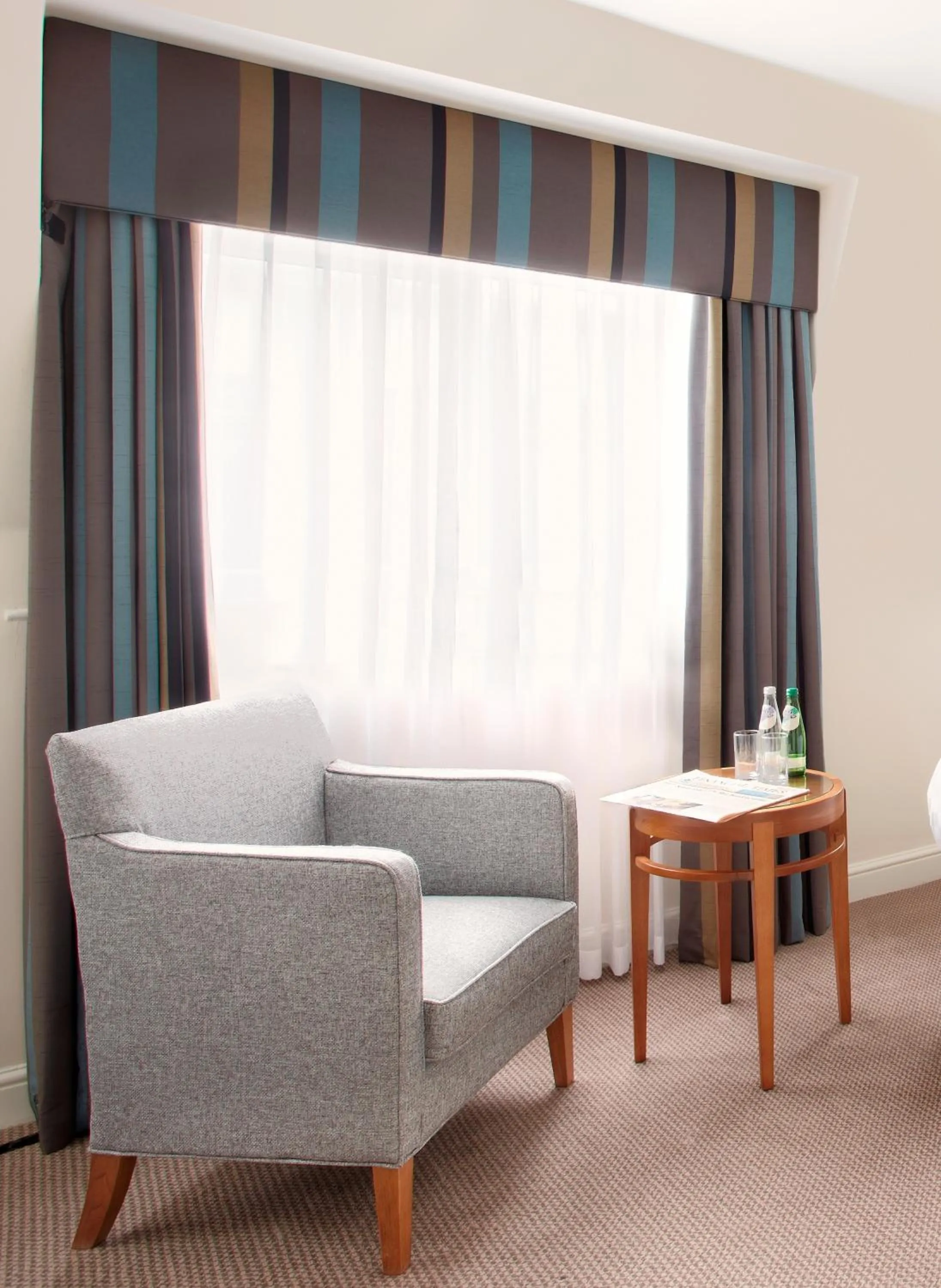 Photo of the whole room in Thistle London Piccadilly