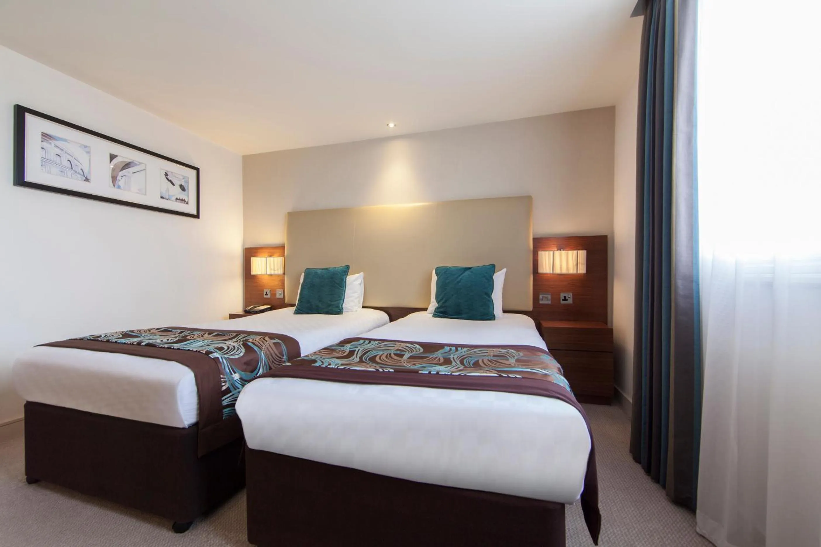 Photo of the whole room, Bed in Thistle London Piccadilly