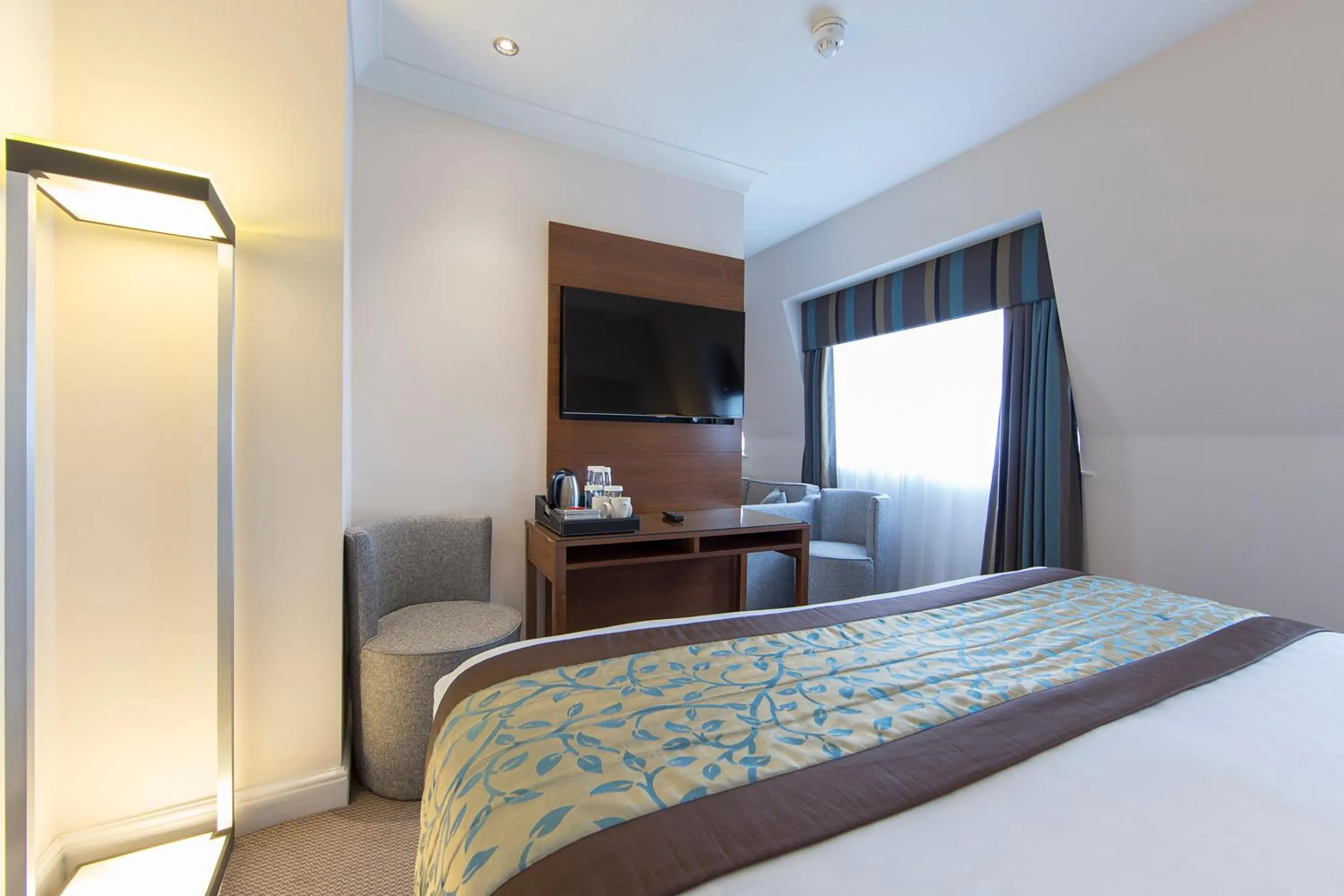 Bedroom, Bed in Thistle London Piccadilly